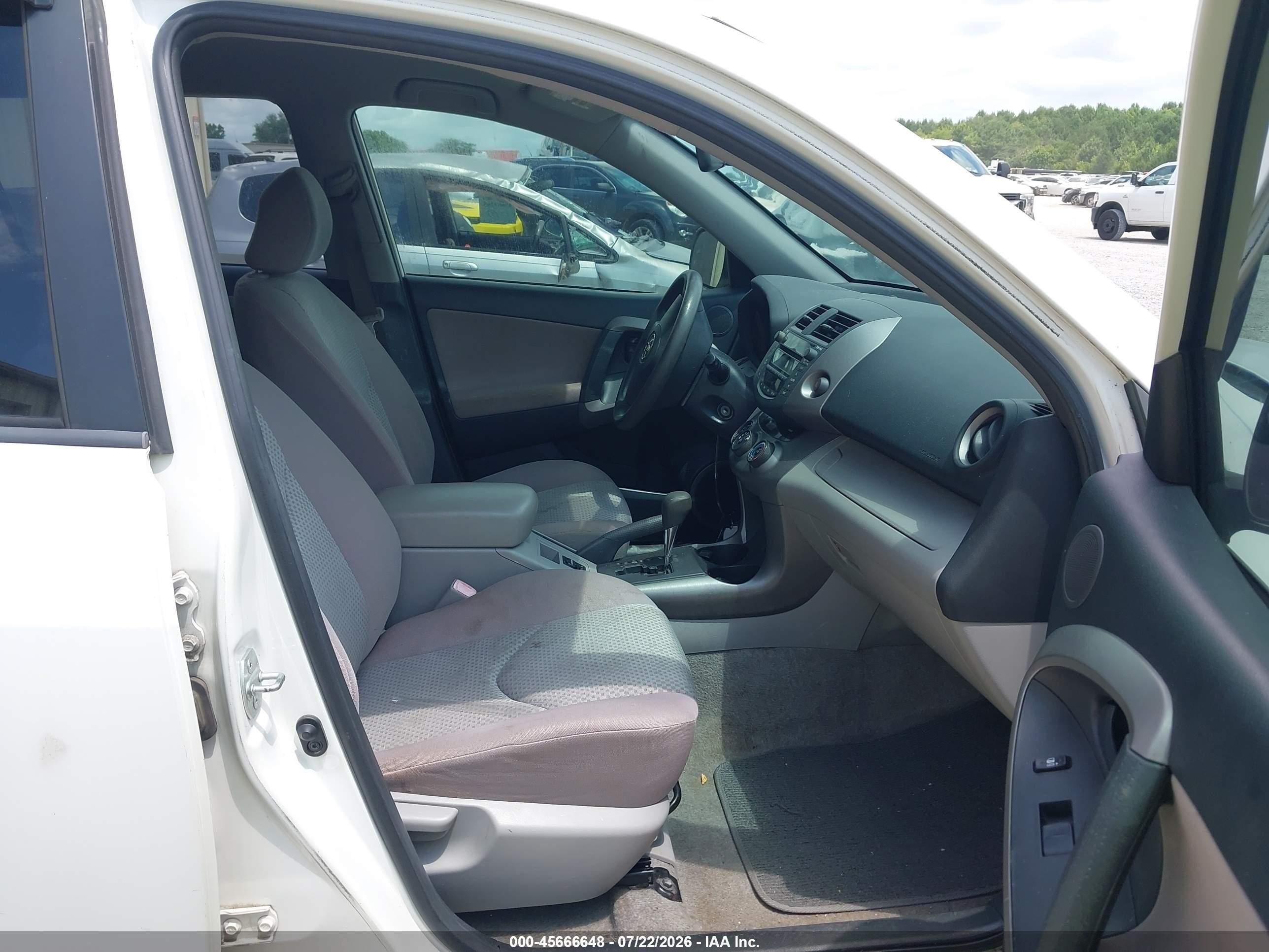 2006 Toyota Rav4   White vin: JTMZD33V765029544