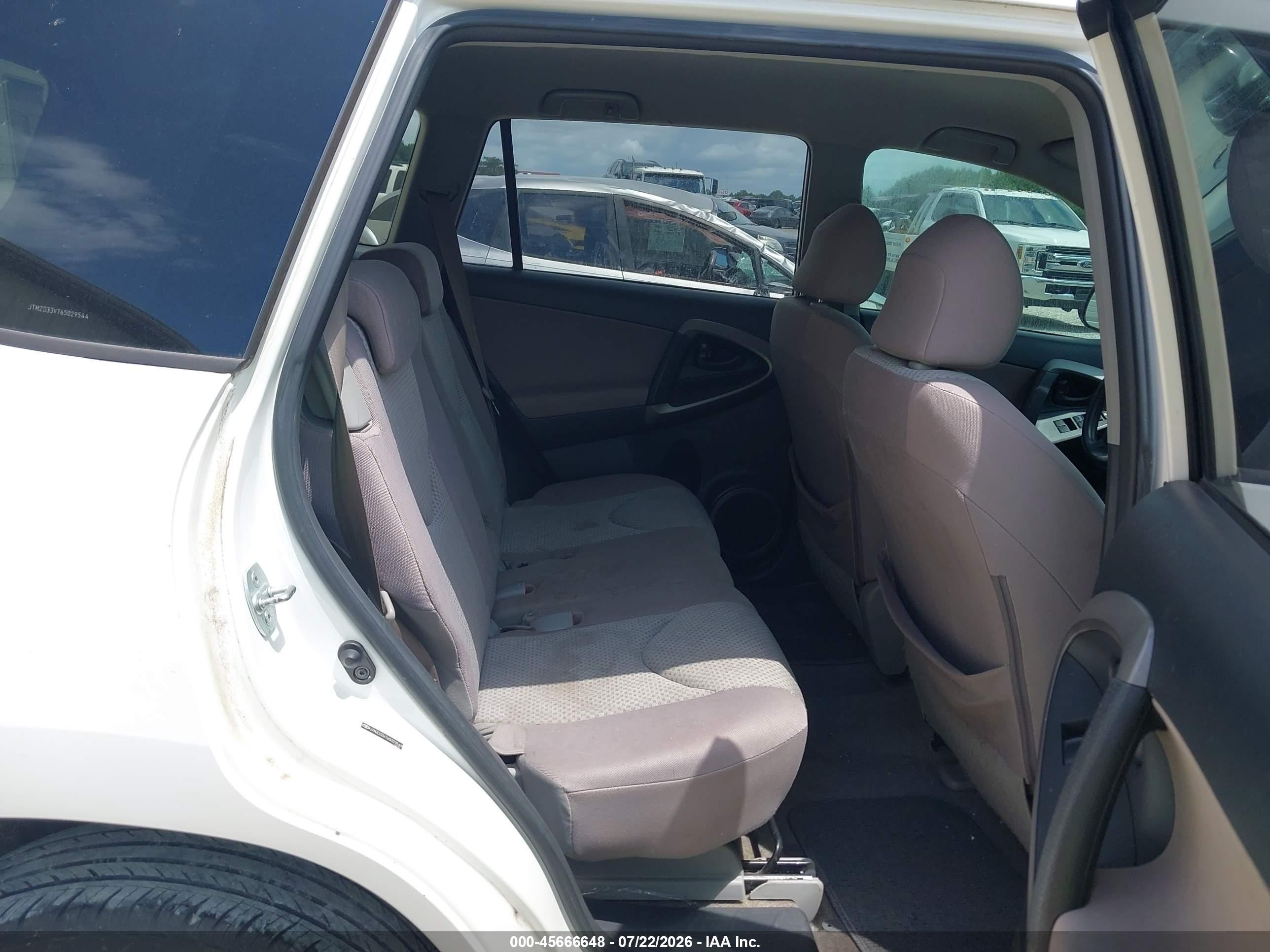 2006 Toyota Rav4   White vin: JTMZD33V765029544
