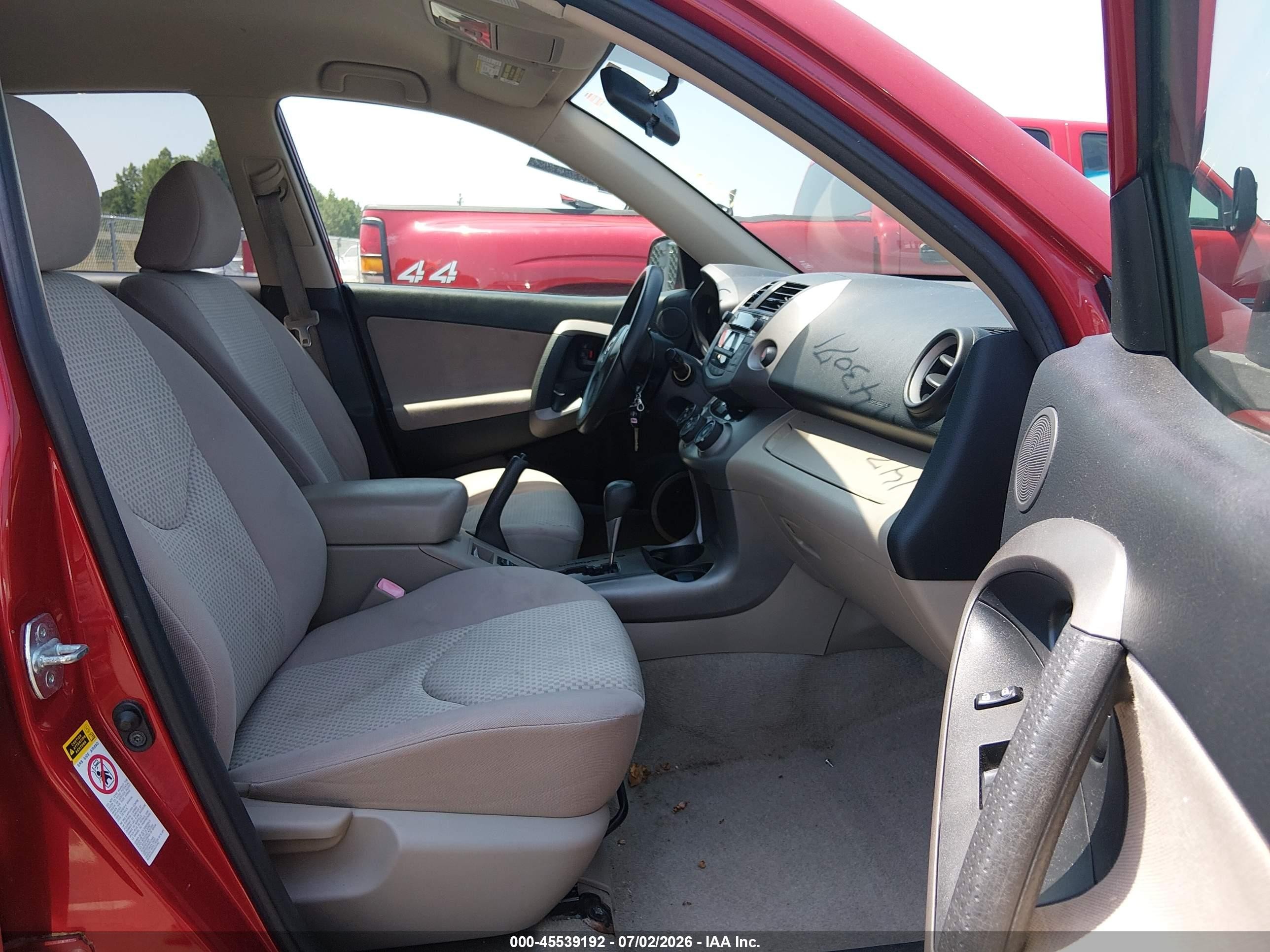2008 Toyota Rav4   Red vin: JTMZD33V786058698