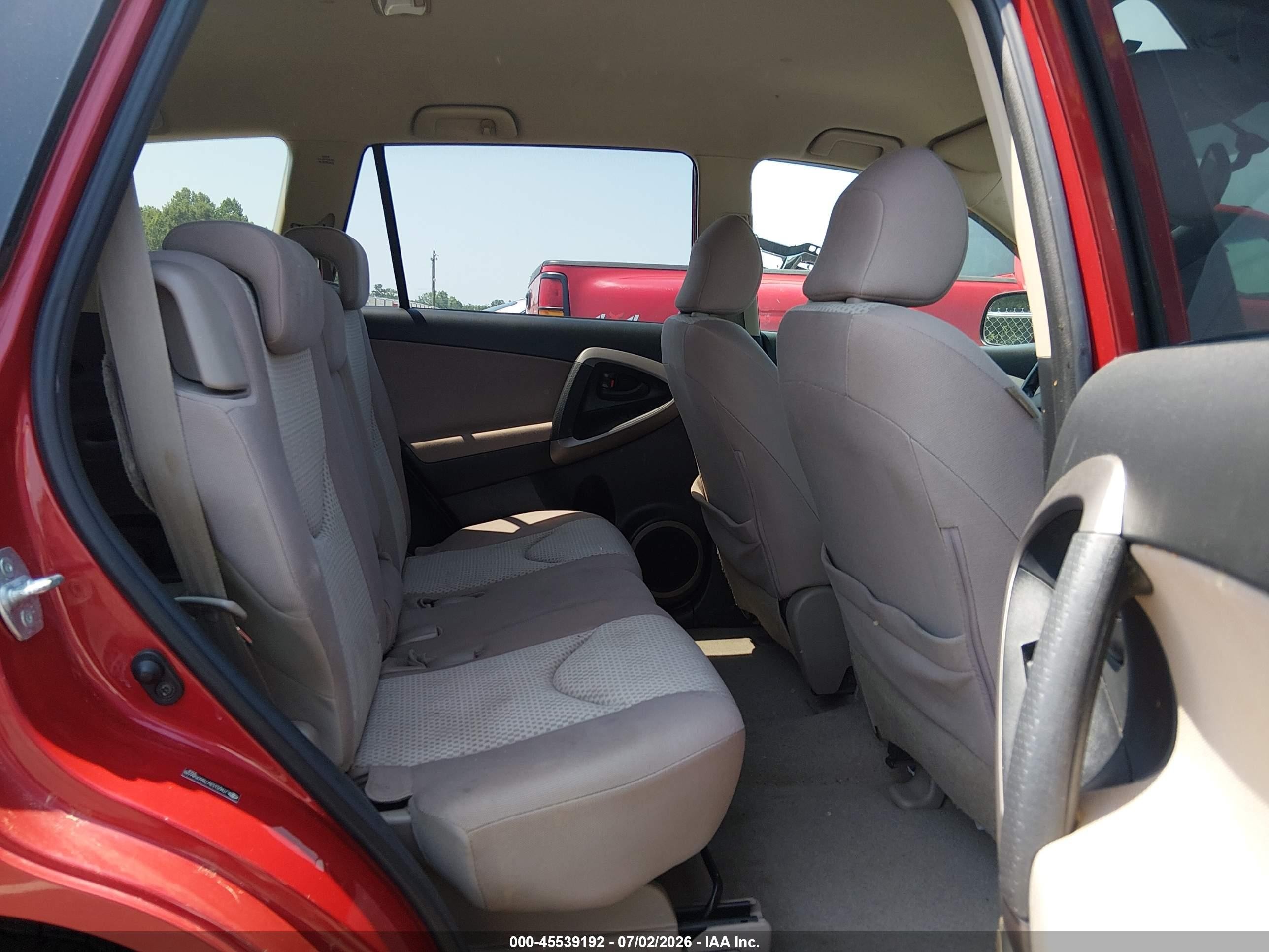 2008 Toyota Rav4   Red vin: JTMZD33V786058698