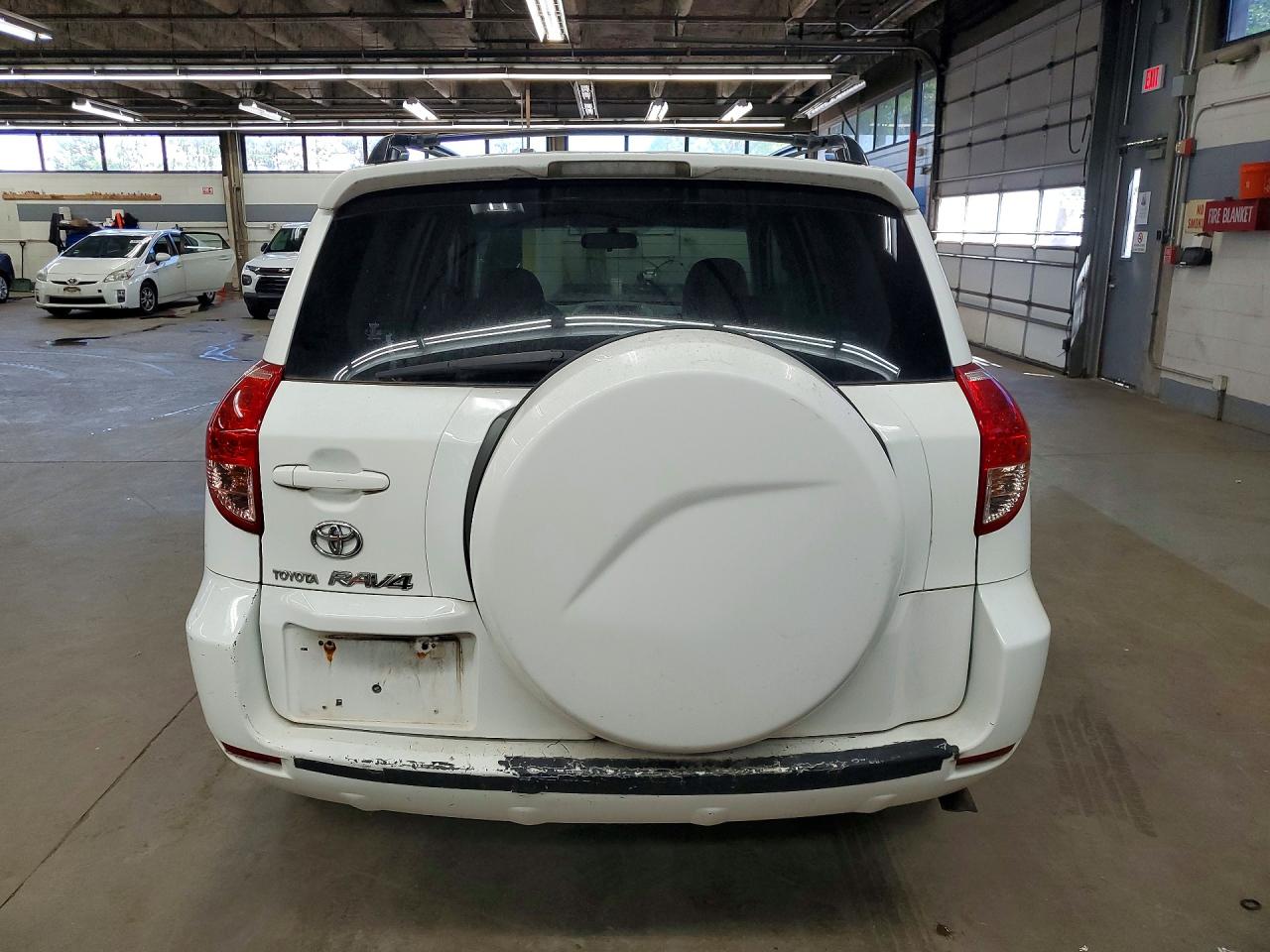 2007 Toyota Rav4 Base White vin: JTMZD33V876036353