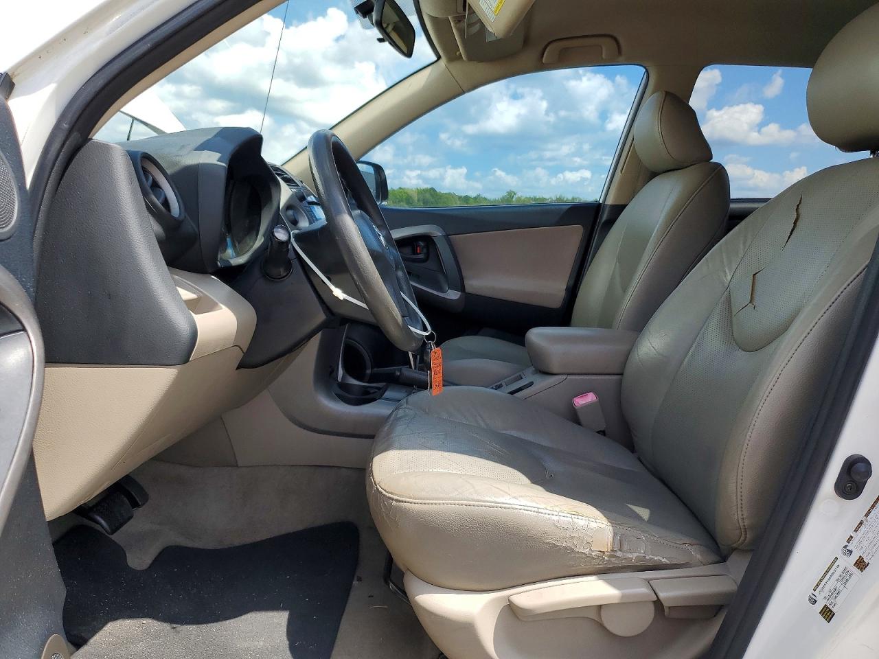 2006 Toyota Rav4 Base White vin: JTMZD33V965005746