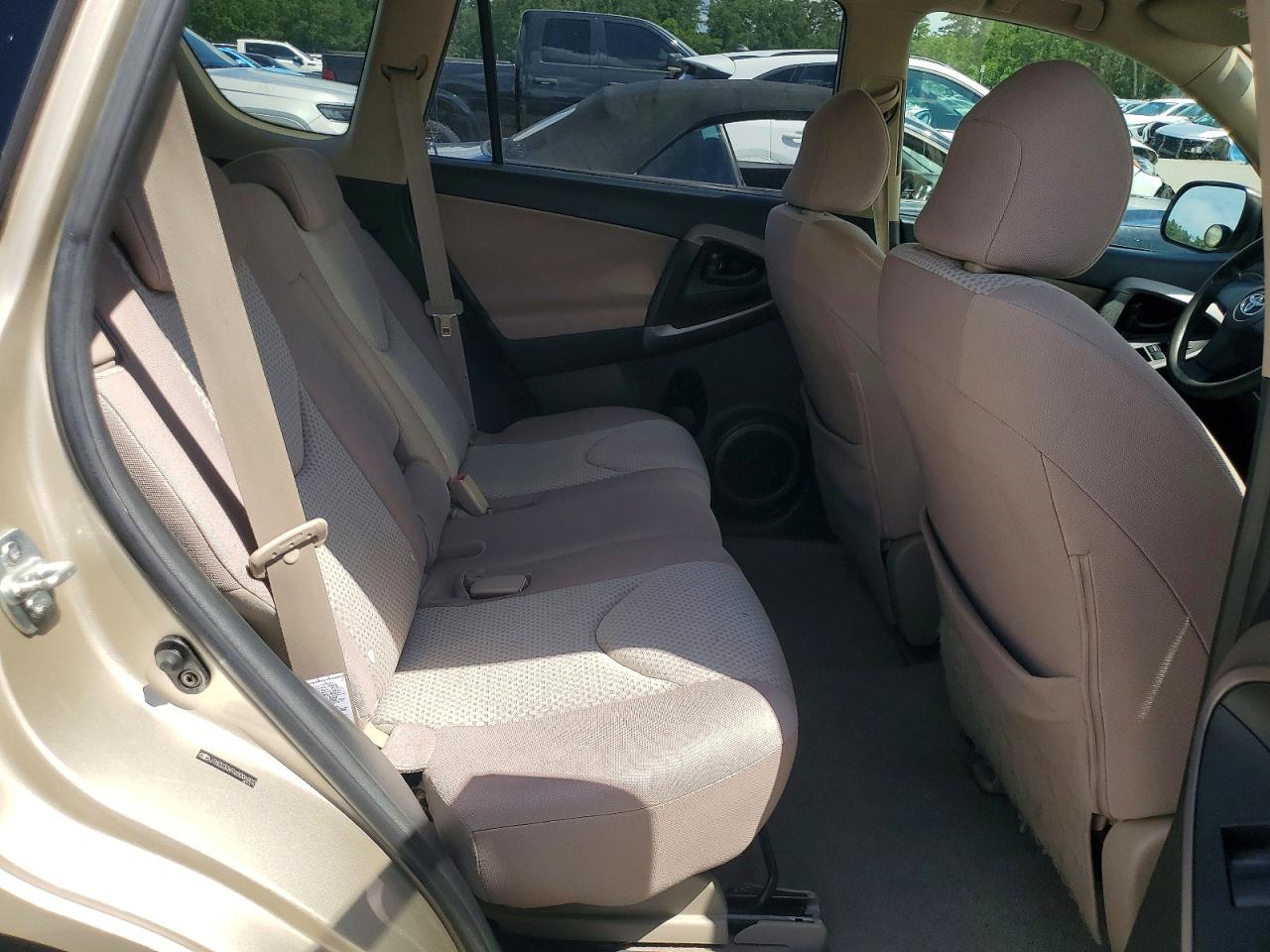 2006 Toyota Rav4 Base Gold vin: JTMZD33V965006802