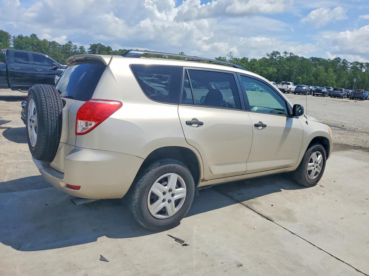 2006 Toyota Rav4 Base Gold vin: JTMZD33V965006802