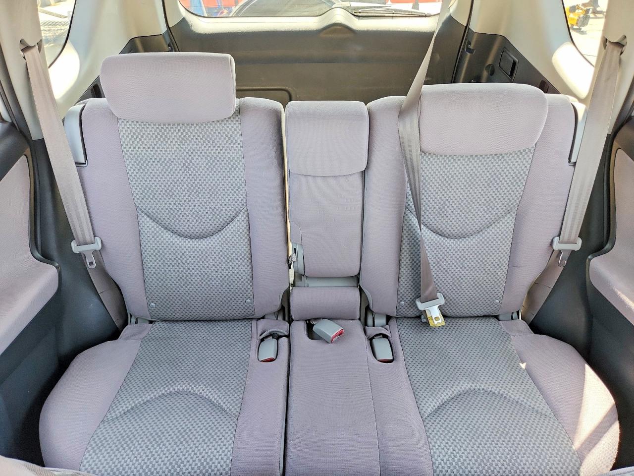 2007 Toyota Rav4 Base Silver vin: JTMZD33V975062269
