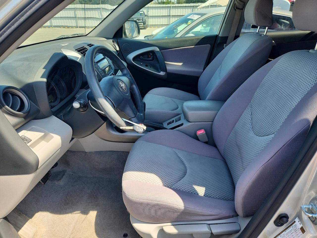 2007 Toyota Rav4 Base Silver vin: JTMZD33V975062269