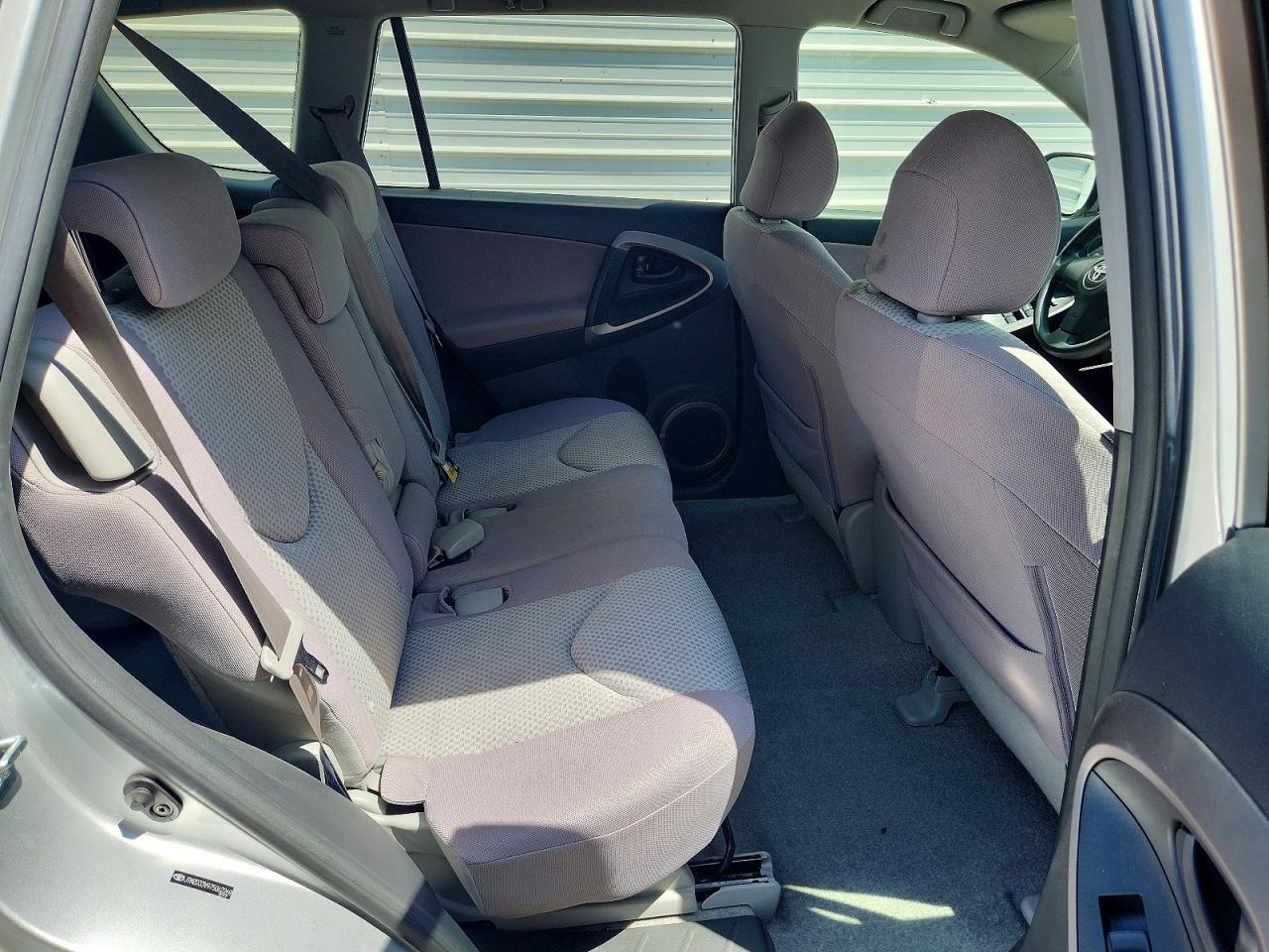 2007 Toyota Rav4 Base Silver vin: JTMZD33V975062269