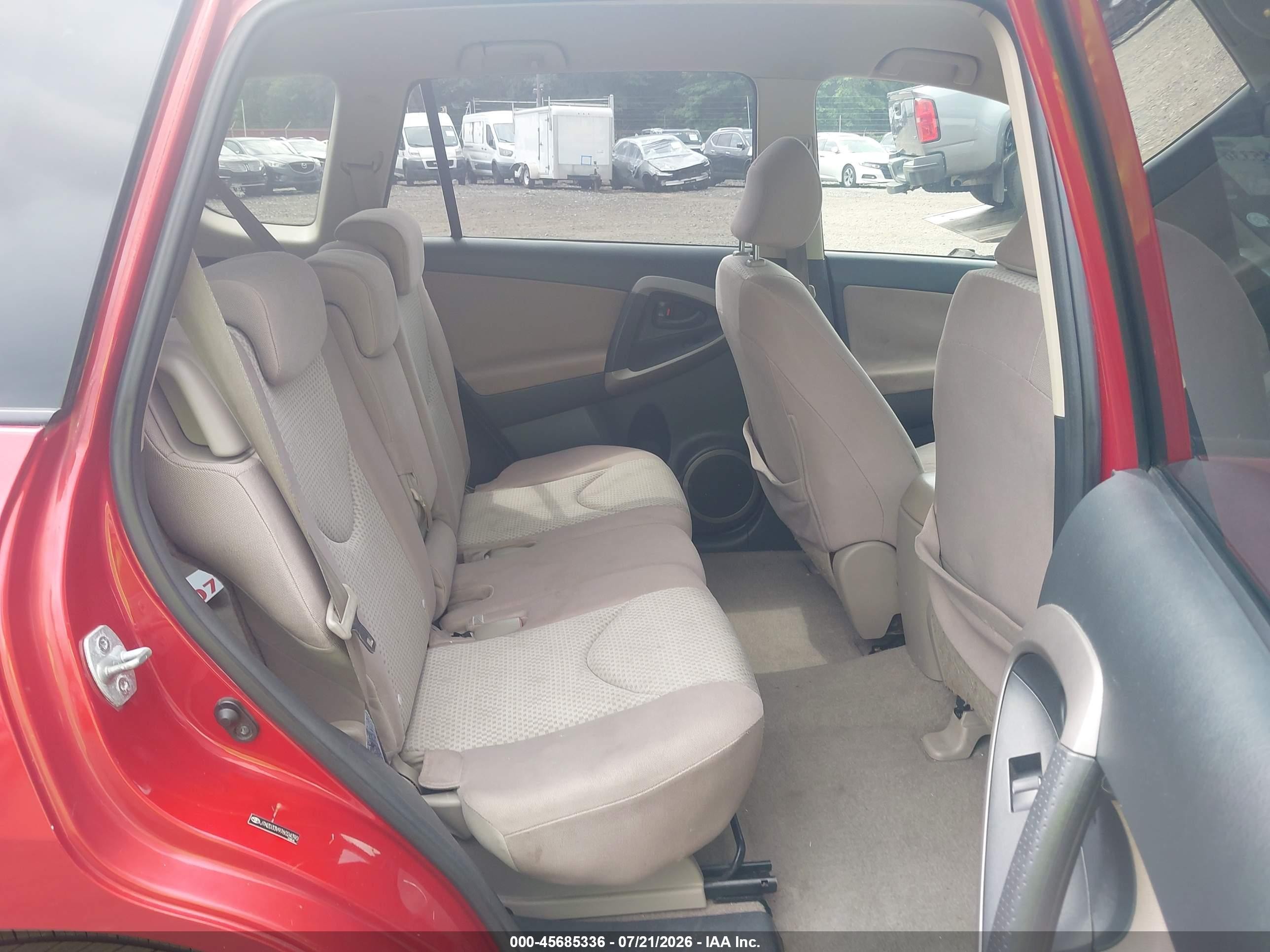2007 Toyota Rav4   Red vin: JTMZD33V976024390