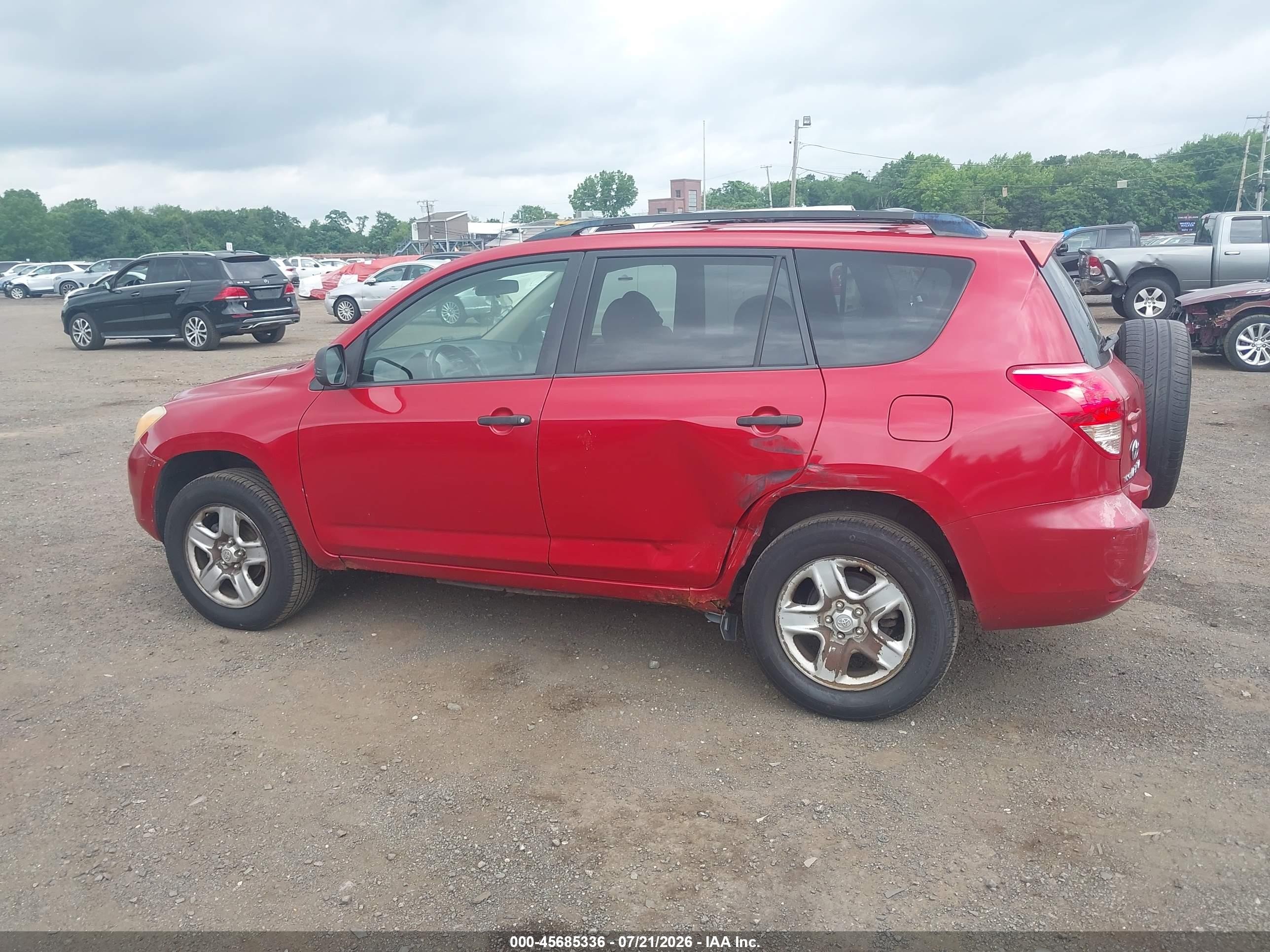 2007 Toyota Rav4   Red vin: JTMZD33V976024390
