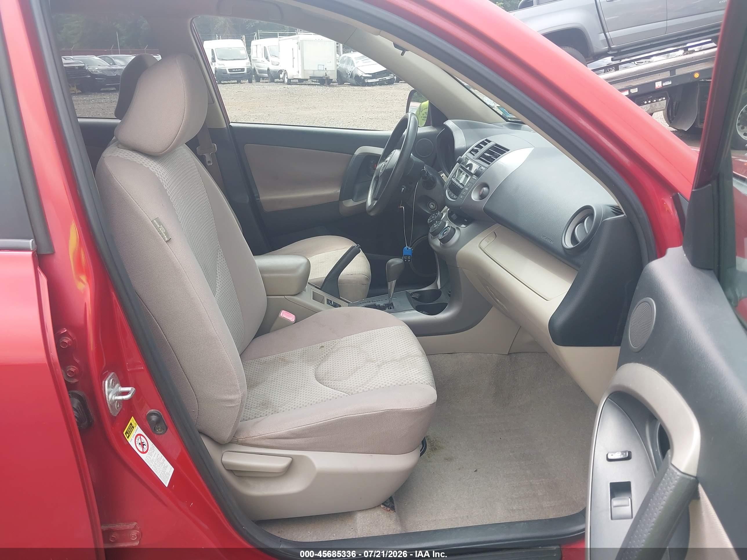 2007 Toyota Rav4   Red vin: JTMZD33V976024390