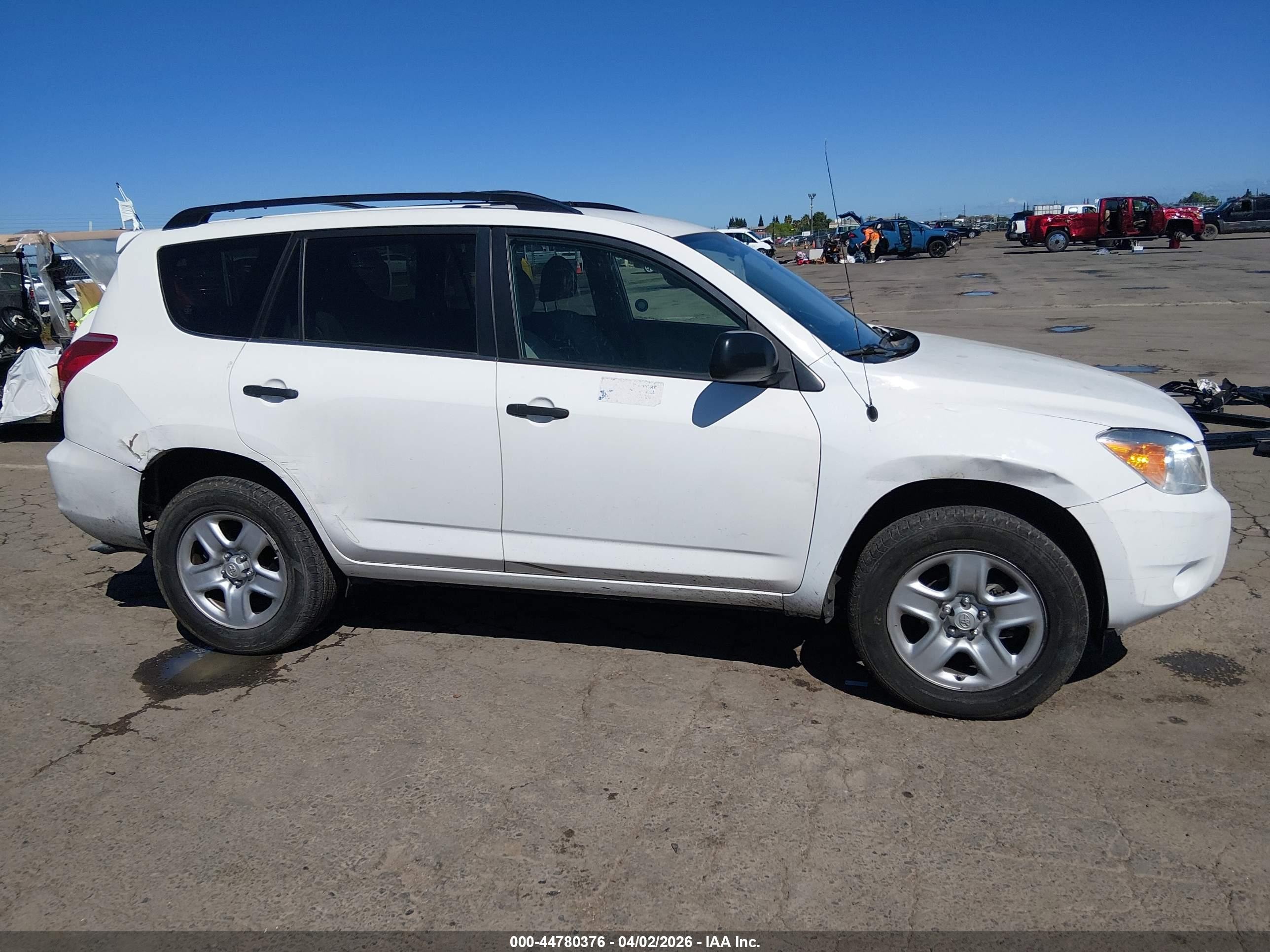 2008 Toyota Rav4   White vin: JTMZD33V985088582