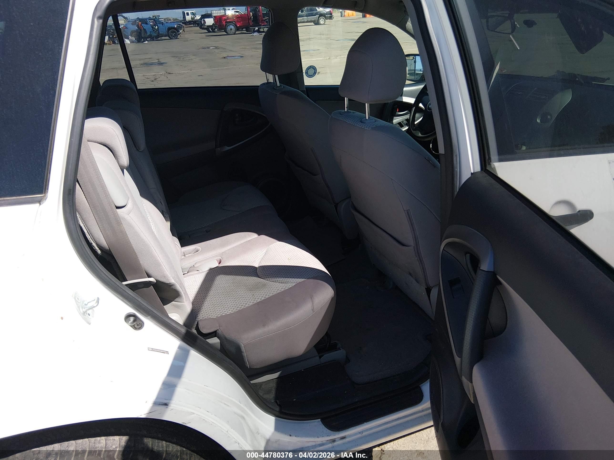 2008 Toyota Rav4   White vin: JTMZD33V985088582