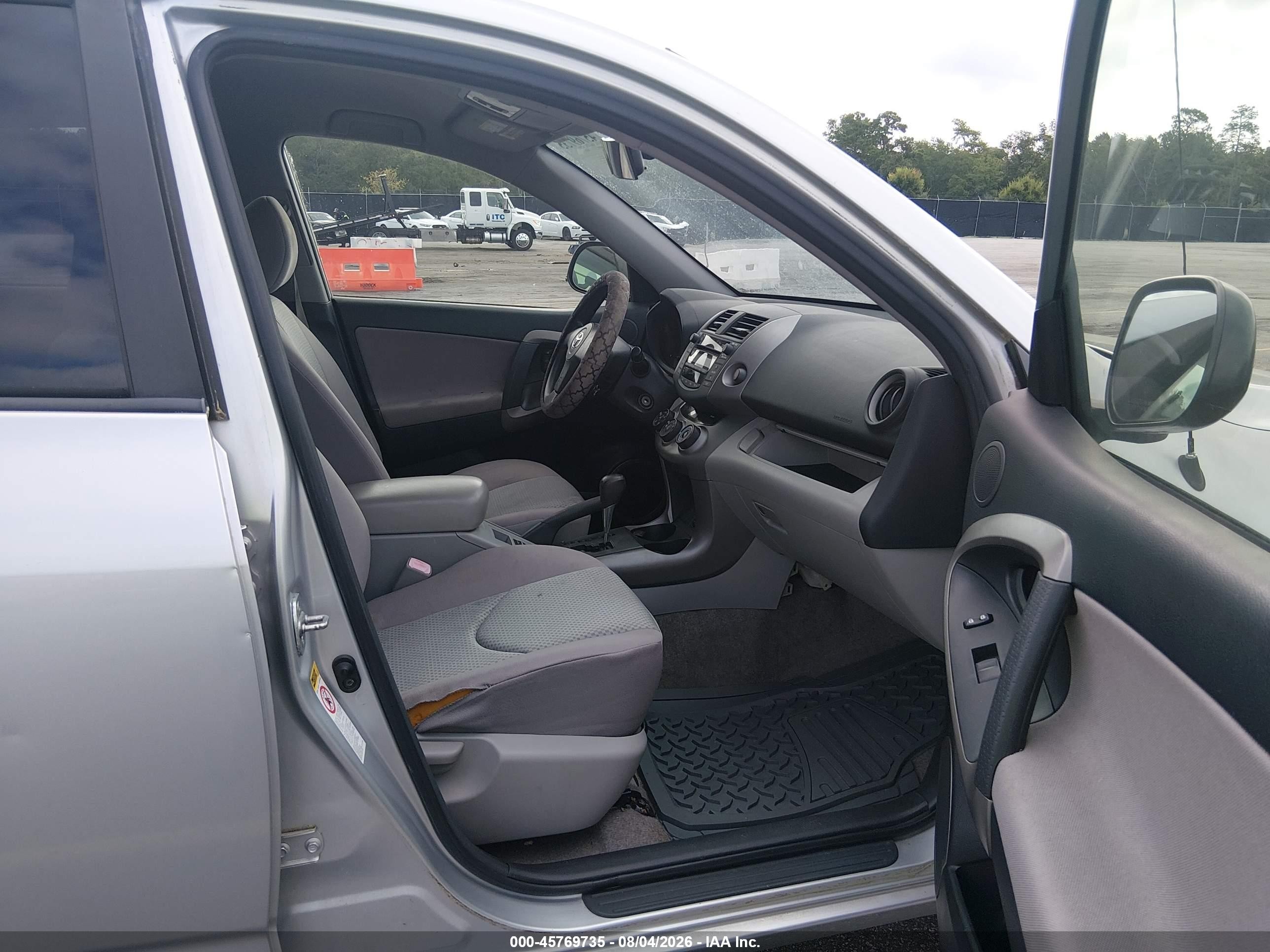 2008 Toyota Rav4   Silver vin: JTMZD33V986072098