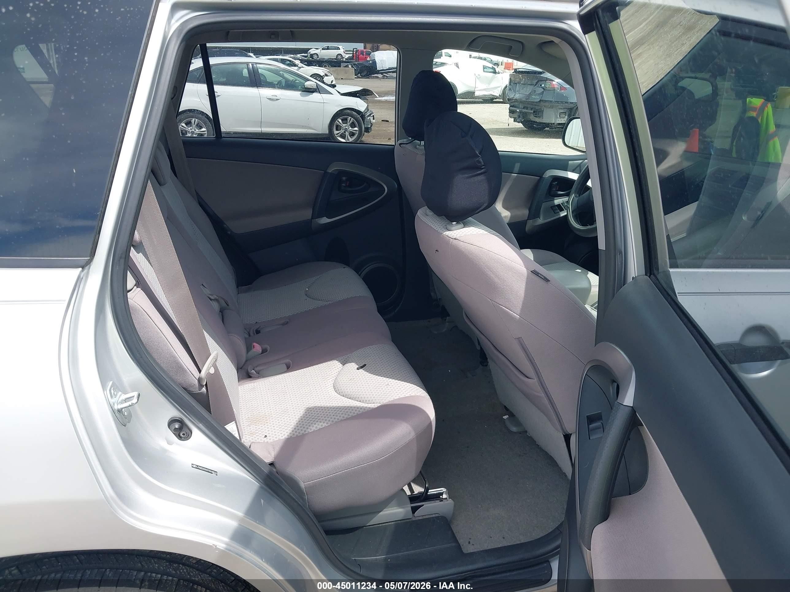 2007 Toyota Rav4   Silver vin: JTMZD33VX75048025