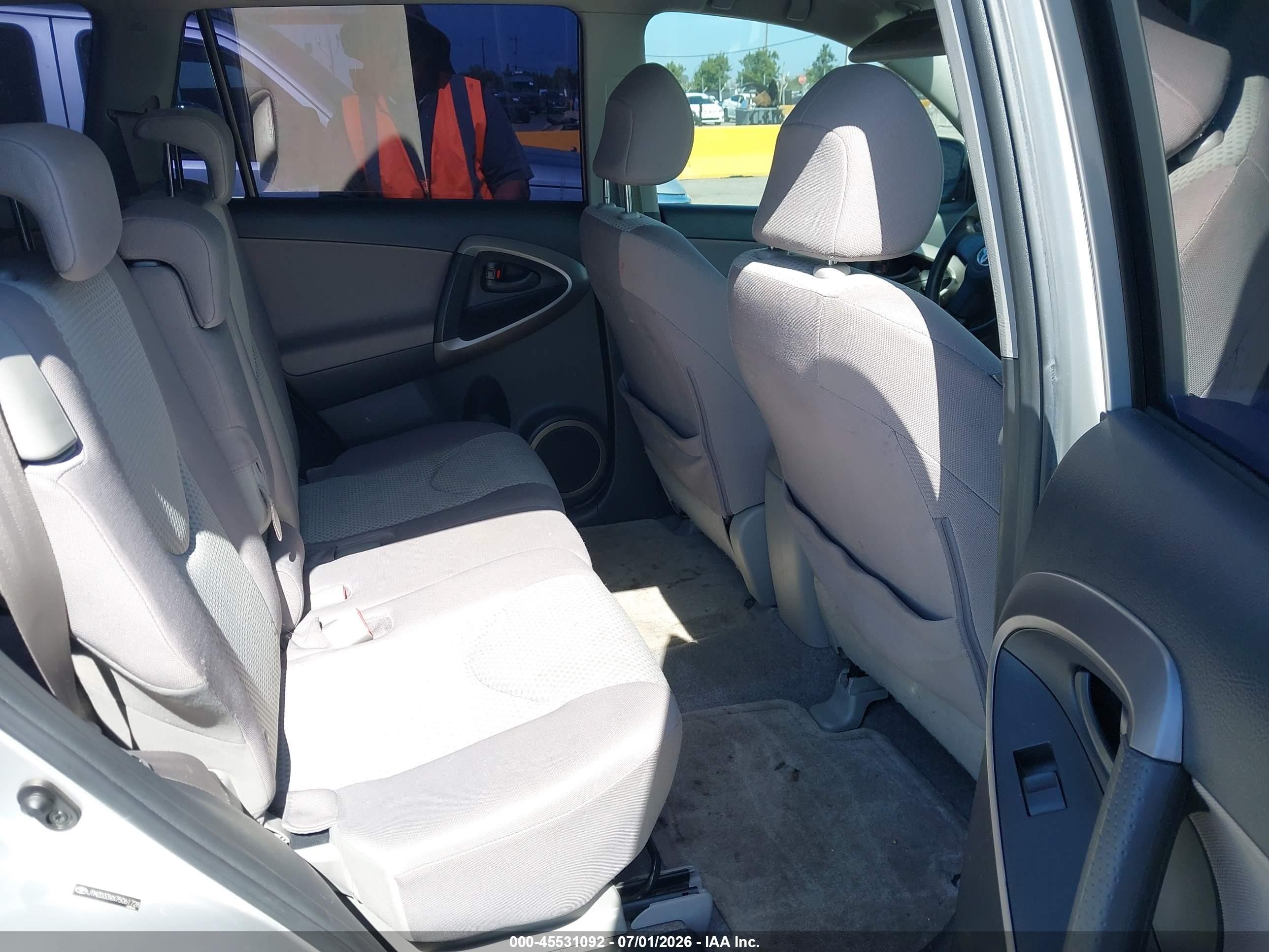 2007 Toyota Rav4   Silver vin: JTMZD33VX75061728