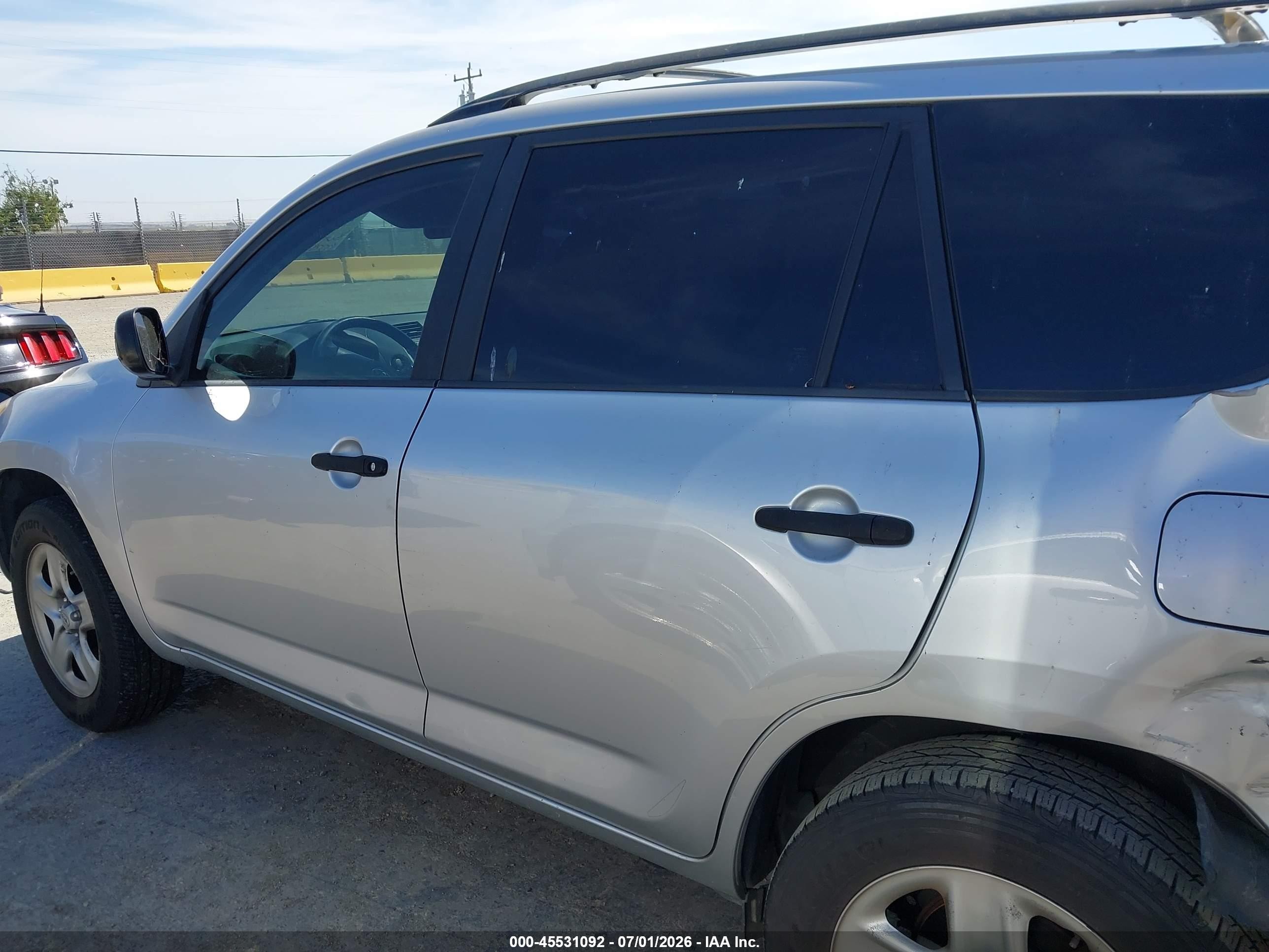 2007 Toyota Rav4   Silver vin: JTMZD33VX75061728