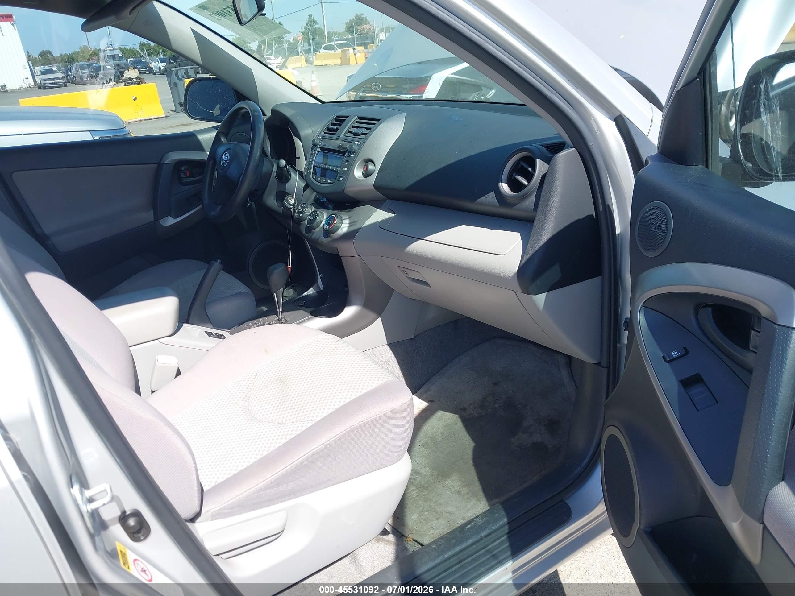 2007 Toyota Rav4   Silver vin: JTMZD33VX75061728