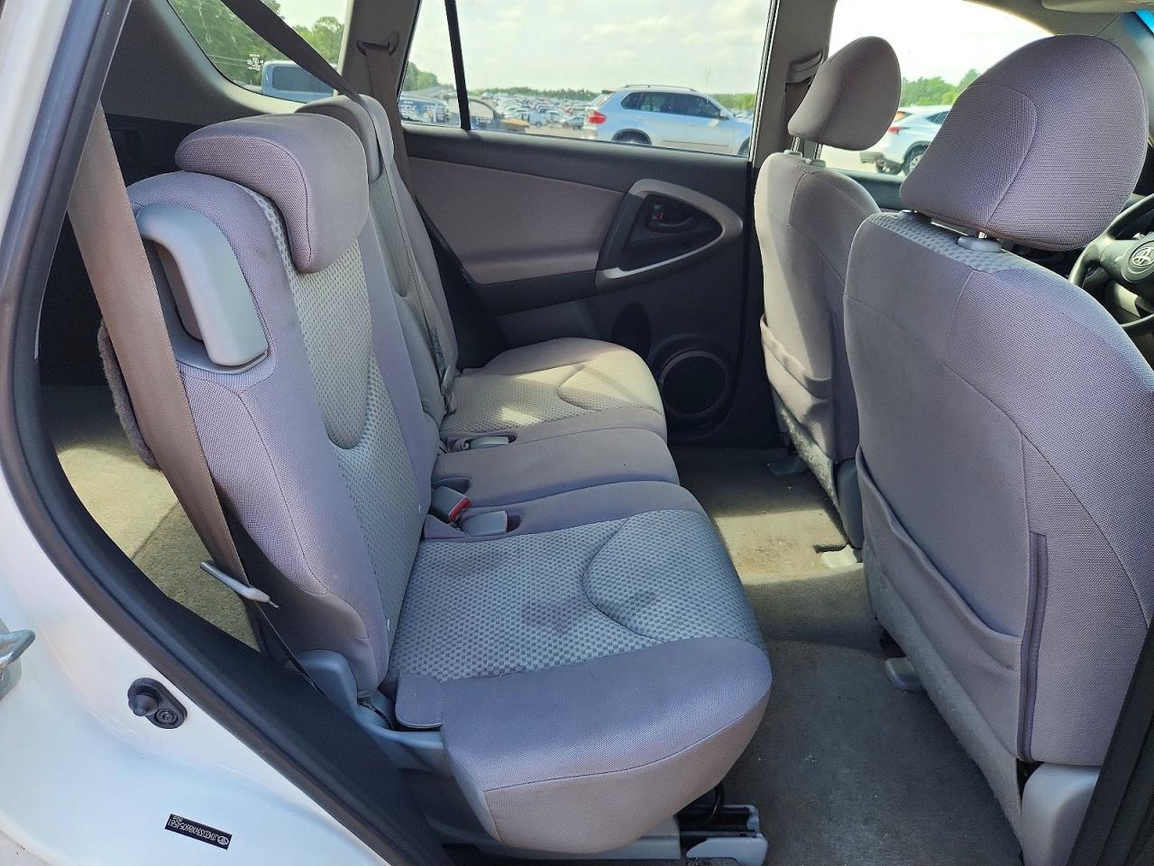 2008 Toyota Rav4 Base White vin: JTMZD33VX86054581