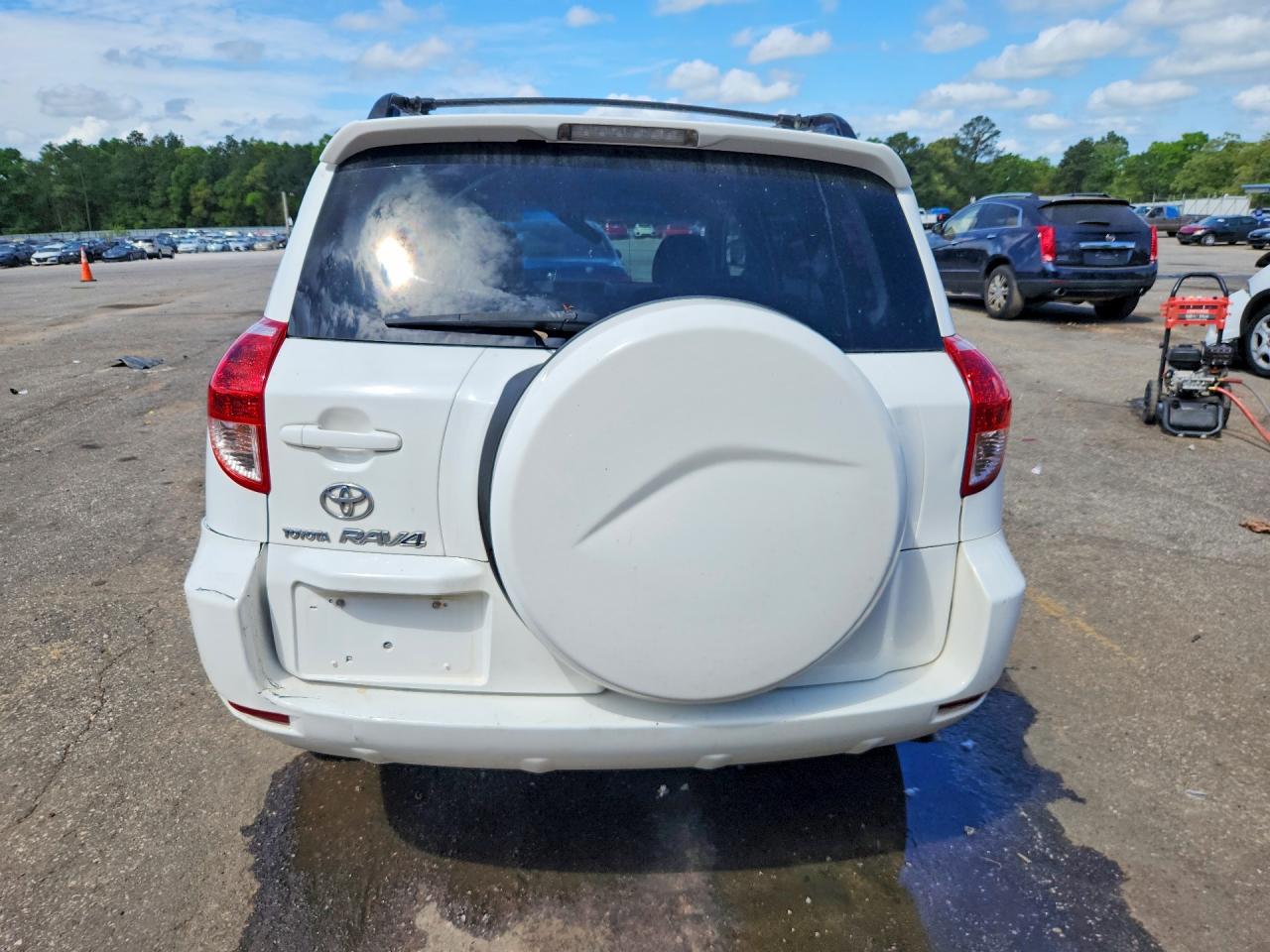 2008 Toyota Rav4 Base White vin: JTMZD33VX86054581