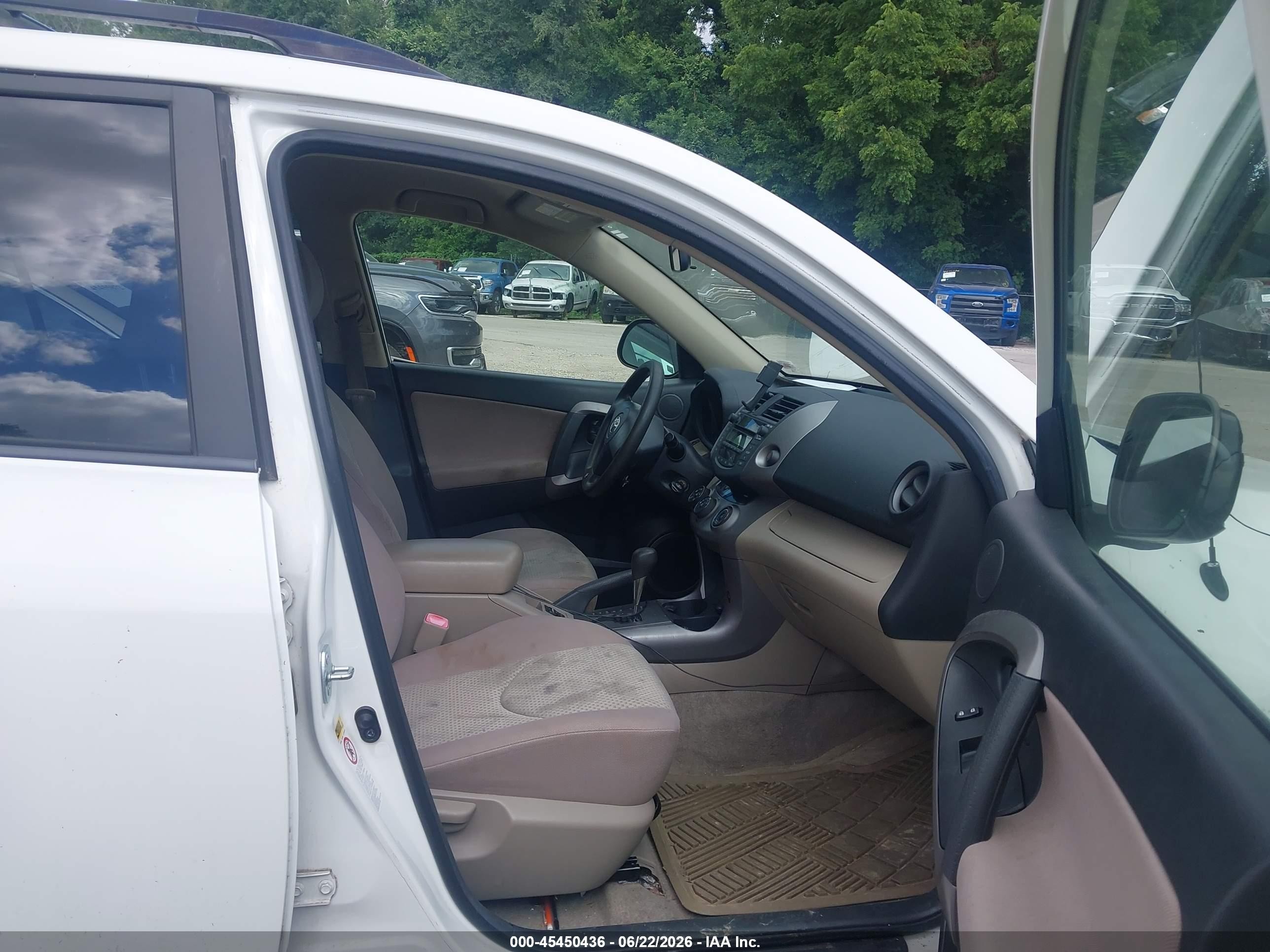 2008 Toyota Rav4   White vin: JTMZD33VX86055648