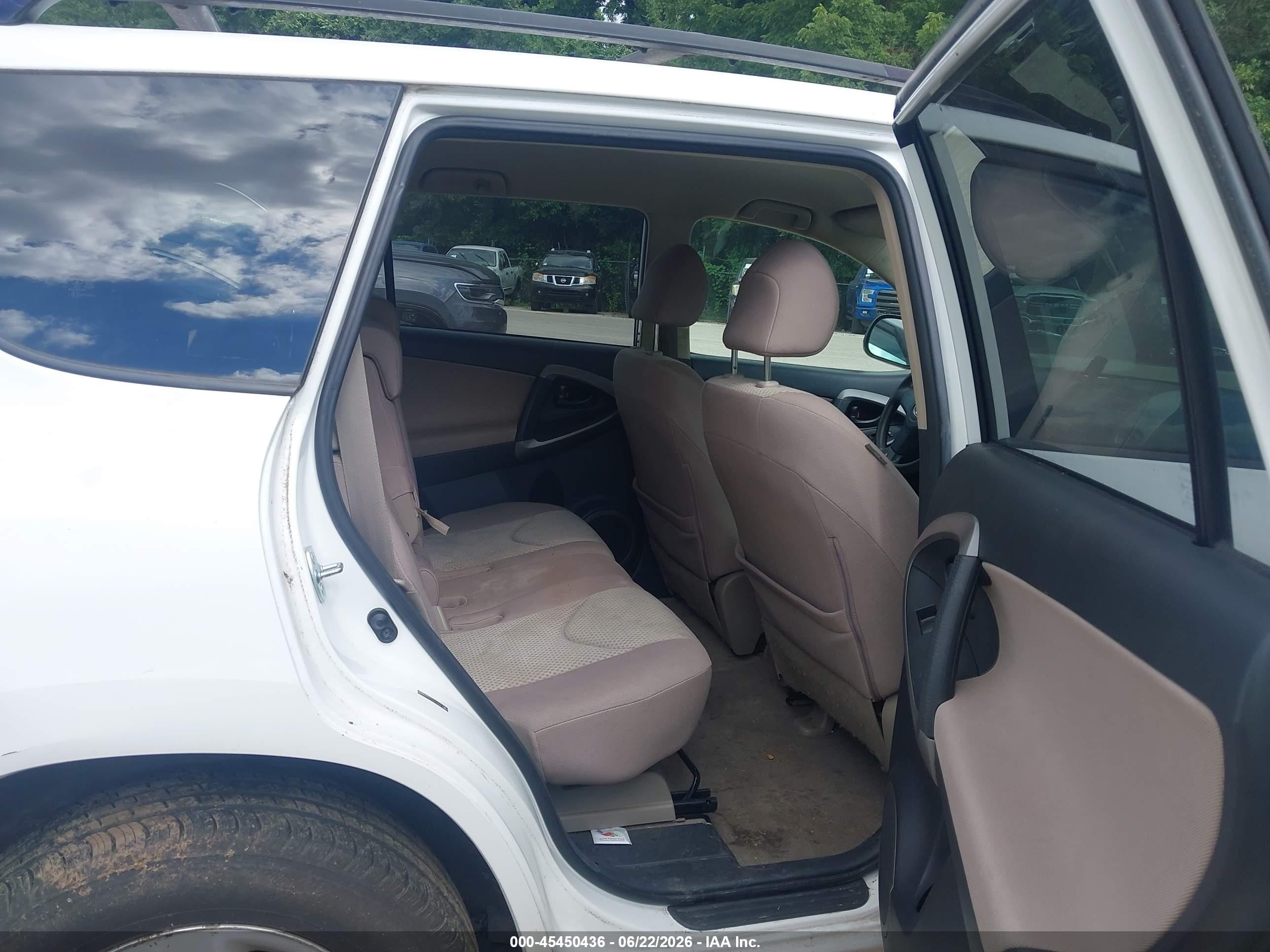 2008 Toyota Rav4   White vin: JTMZD33VX86055648