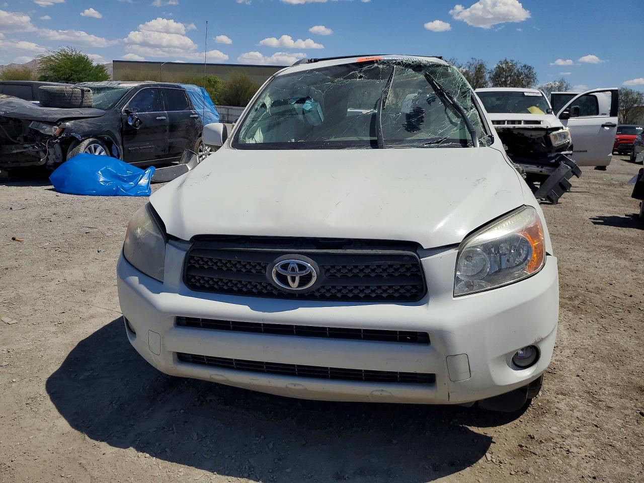 2007 Toyota Rav4 Limited White vin: JTMZD34V275058868