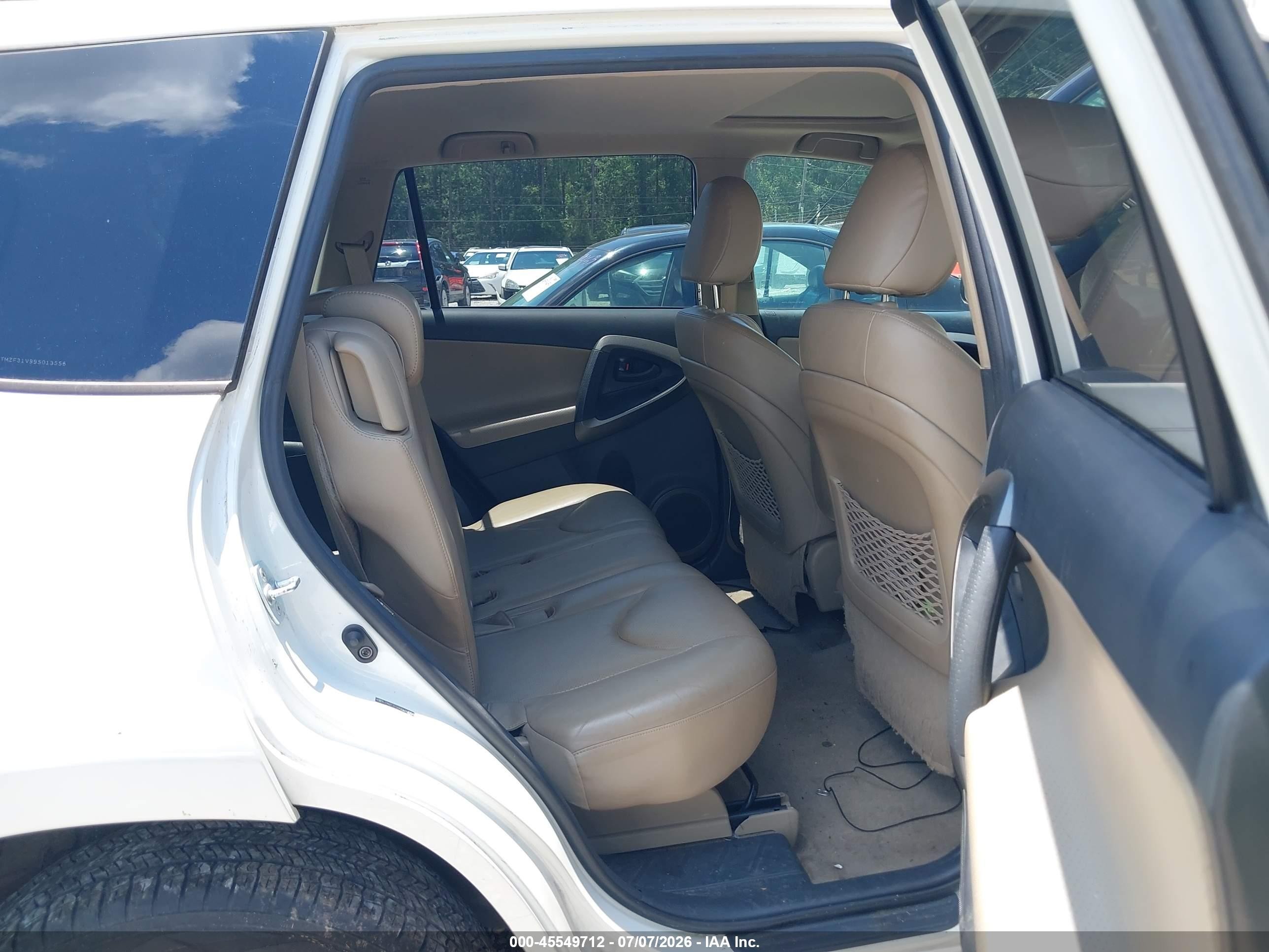 2009 Toyota Rav4 Limited White vin: JTMZF31V995013556
