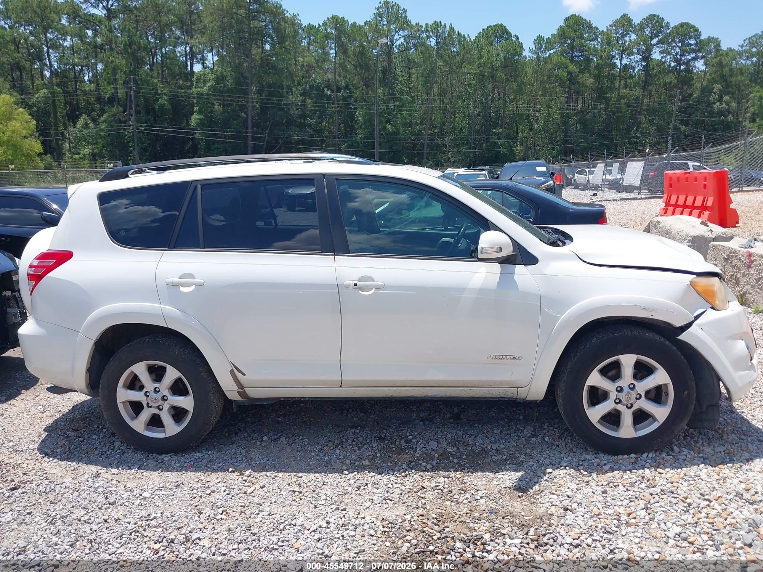 2009 Toyota Rav4 Limited White vin: JTMZF31V995013556