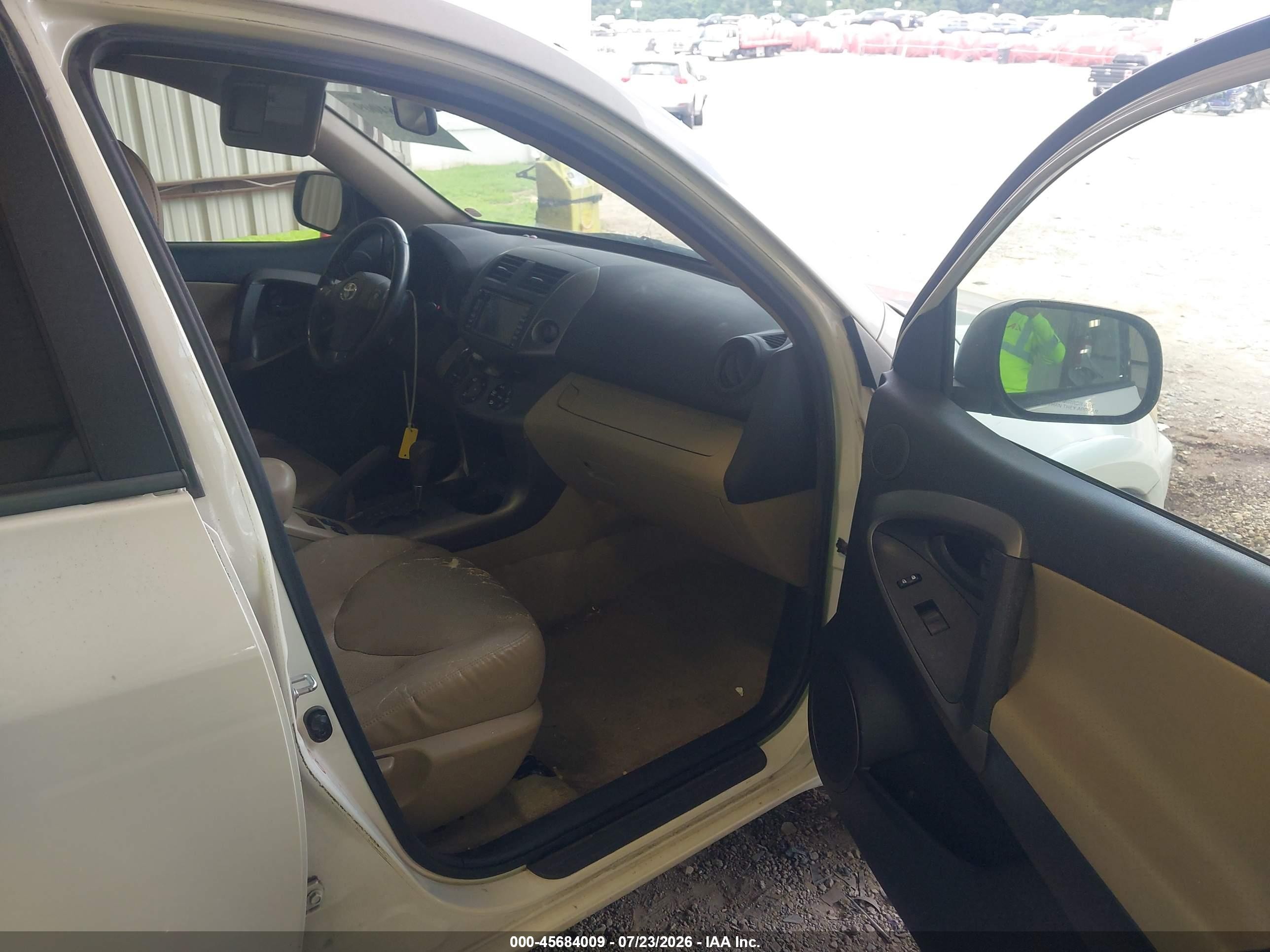 2009 Toyota Rav4 Limited White vin: JTMZF31VX95009869