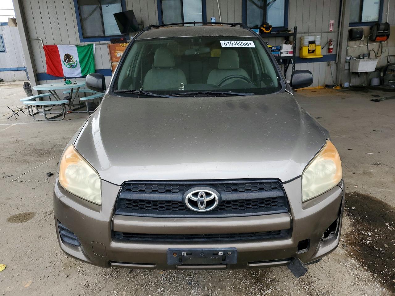 2009 Toyota Rav4 Base Tan vin: JTMZF33V095013460