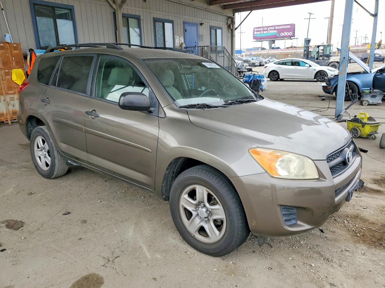 2009 Toyota Rav4 Base Tan vin: JTMZF33V095013460