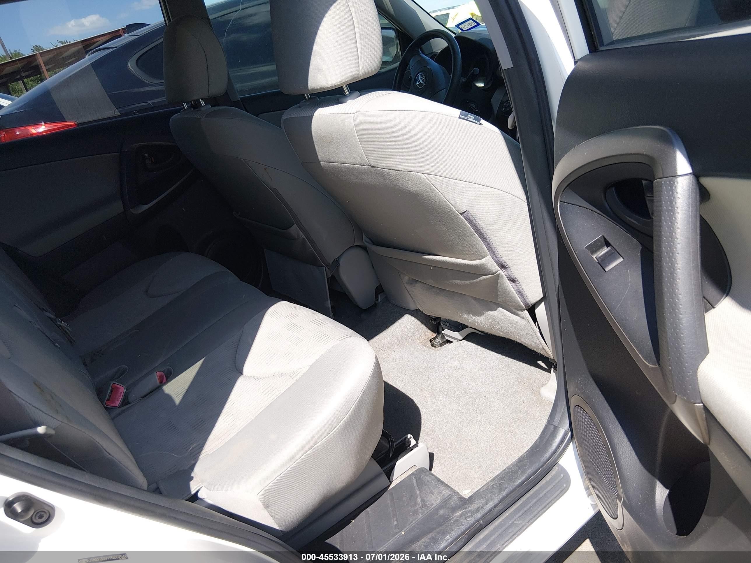 2009 Toyota Rav4   White vin: JTMZF33V195007568