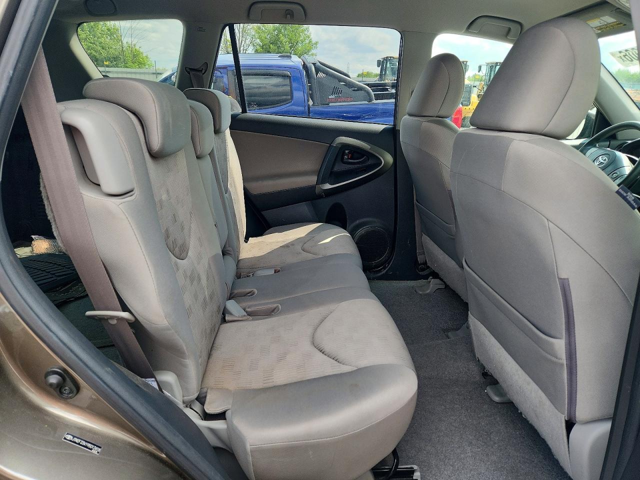 2009 Toyota Rav4 Base Tan vin: JTMZF33V195013418