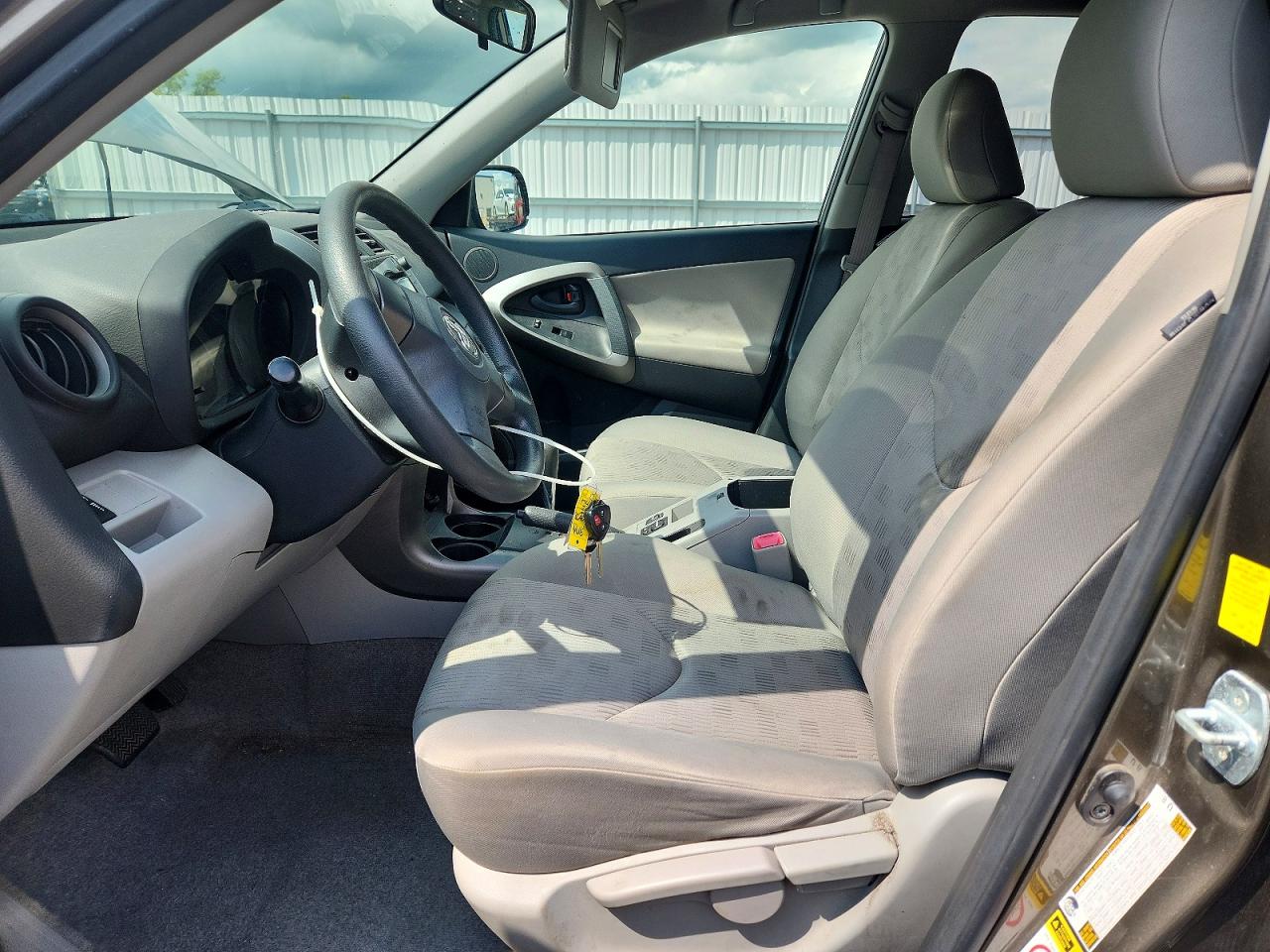 2009 Toyota Rav4 Base Tan vin: JTMZF33V195013418
