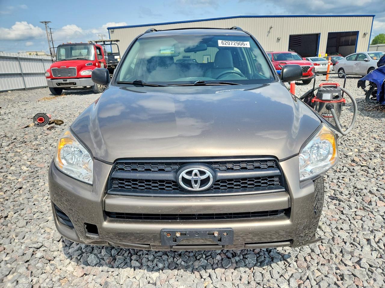 2009 Toyota Rav4 Base Tan vin: JTMZF33V195013418