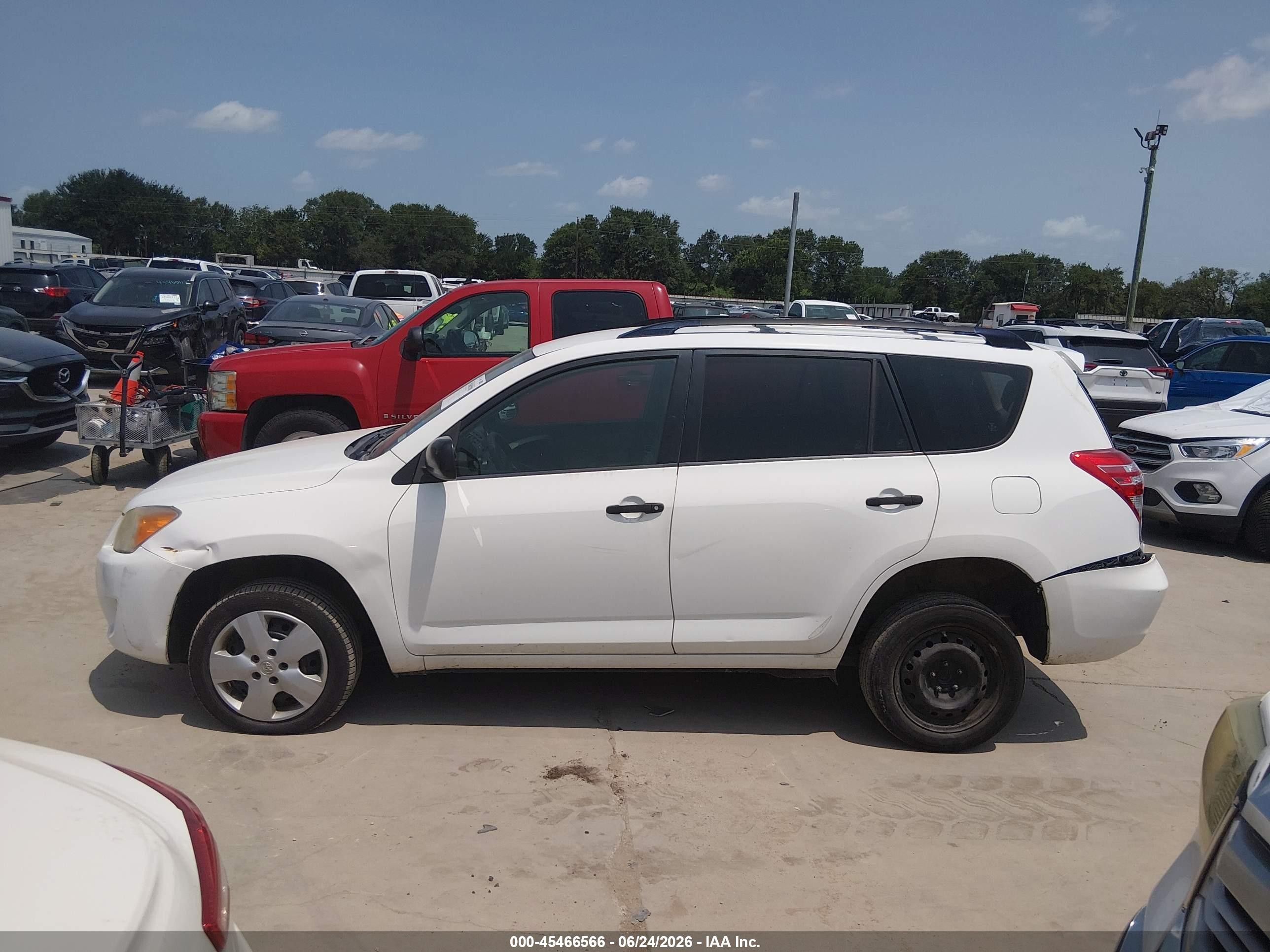 2009 Toyota Rav4   White vin: JTMZF33V19D000450