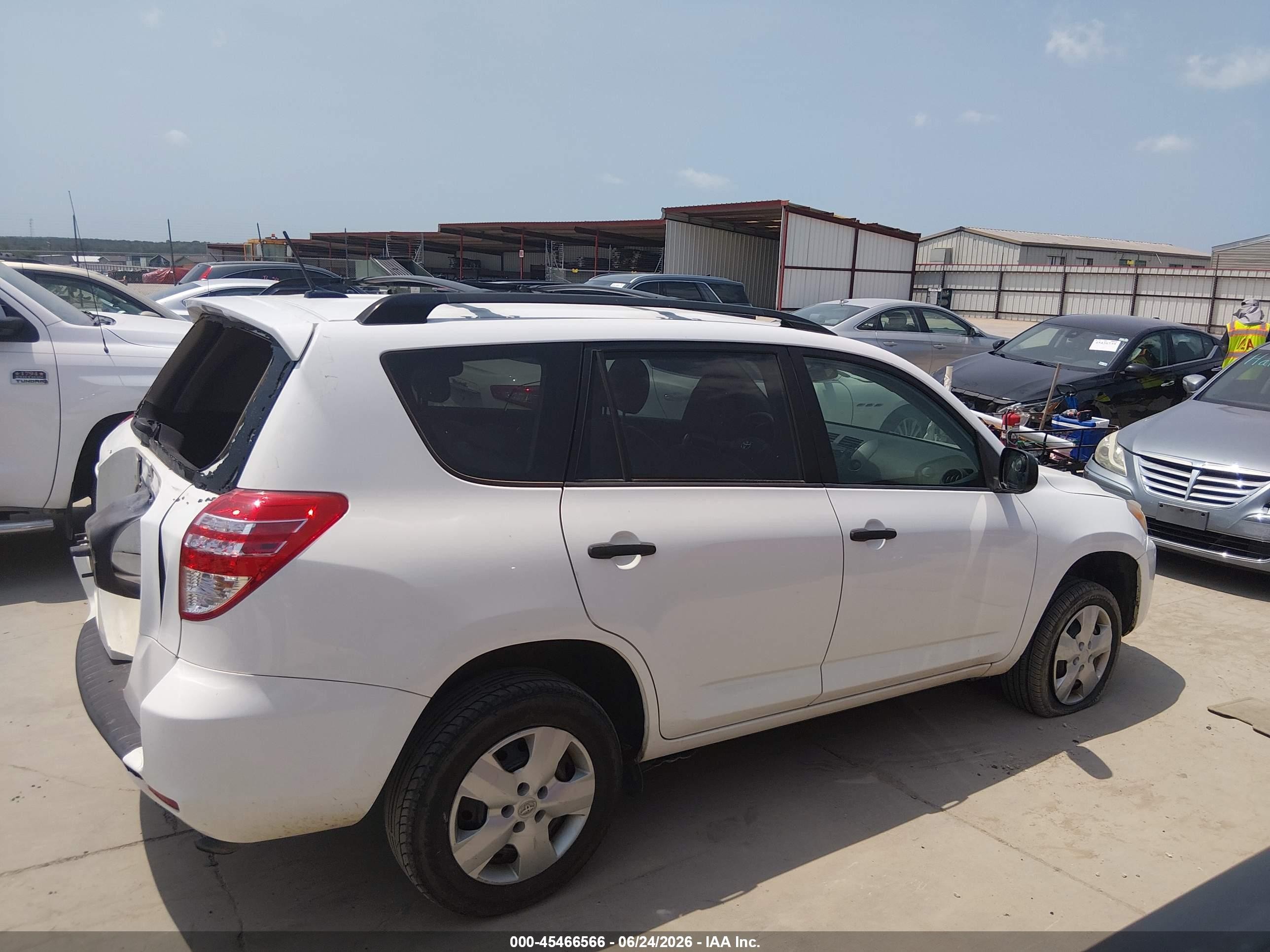 2009 Toyota Rav4   White vin: JTMZF33V19D000450