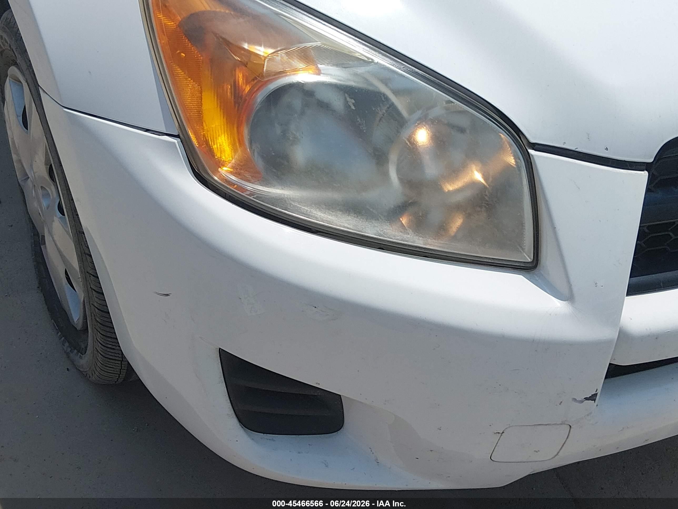 2009 Toyota Rav4   White vin: JTMZF33V19D000450