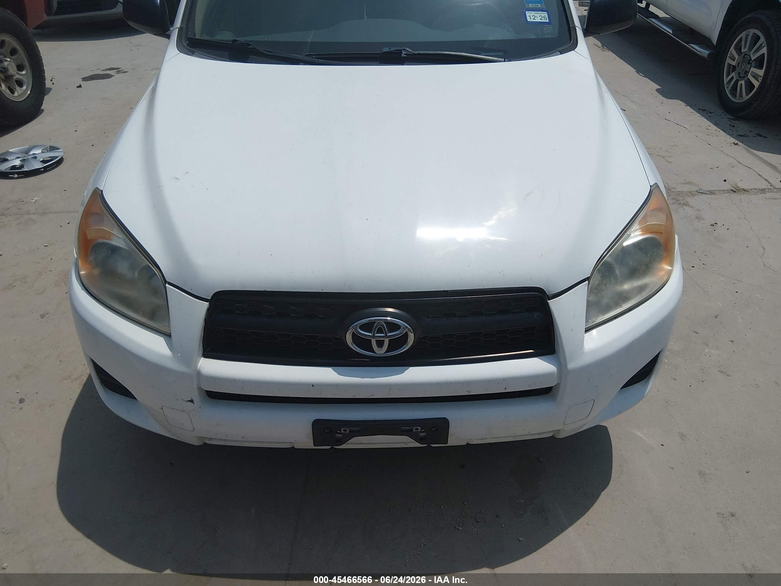 2009 Toyota Rav4   White vin: JTMZF33V19D000450