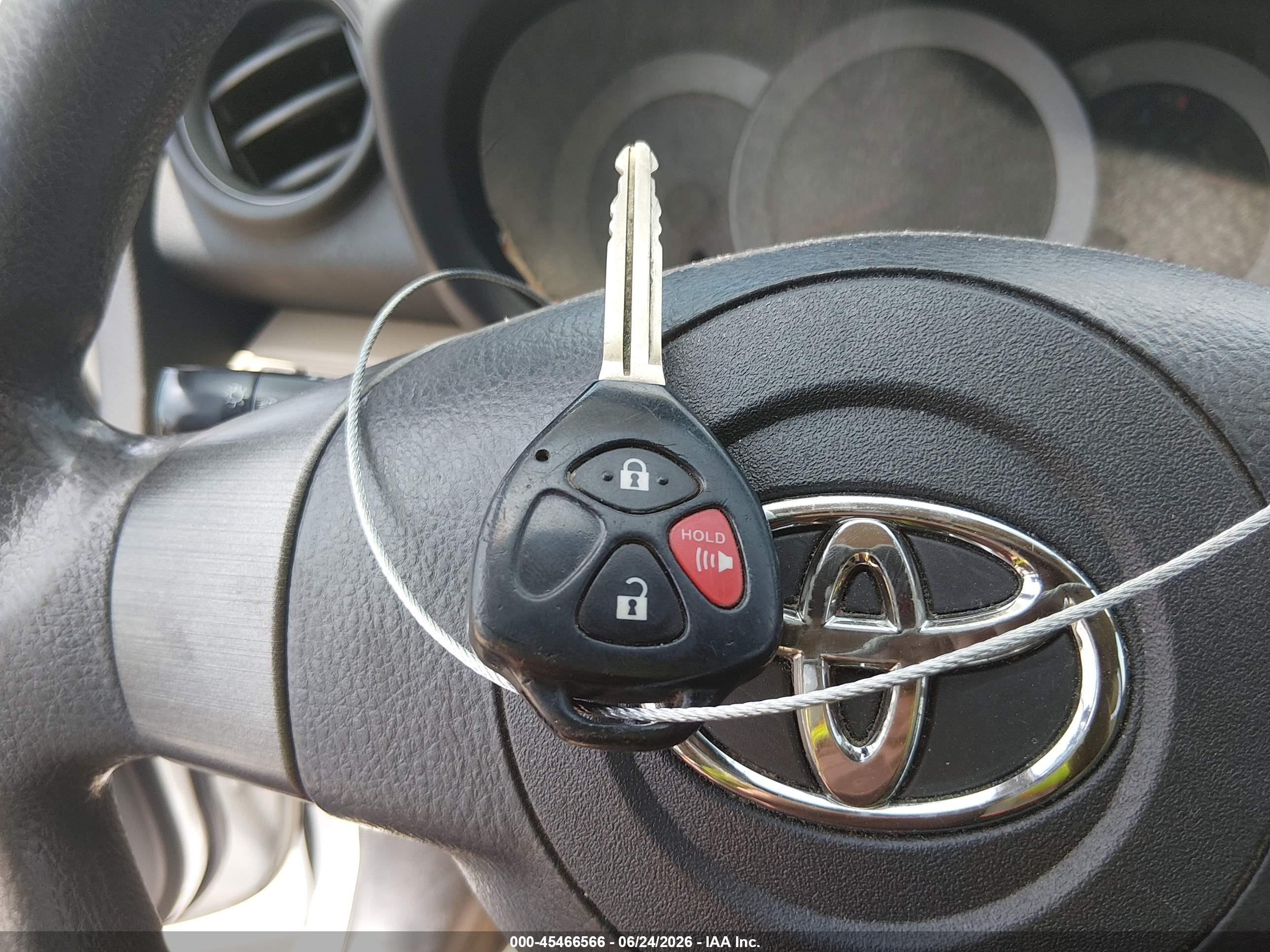 2009 Toyota Rav4   White vin: JTMZF33V19D000450