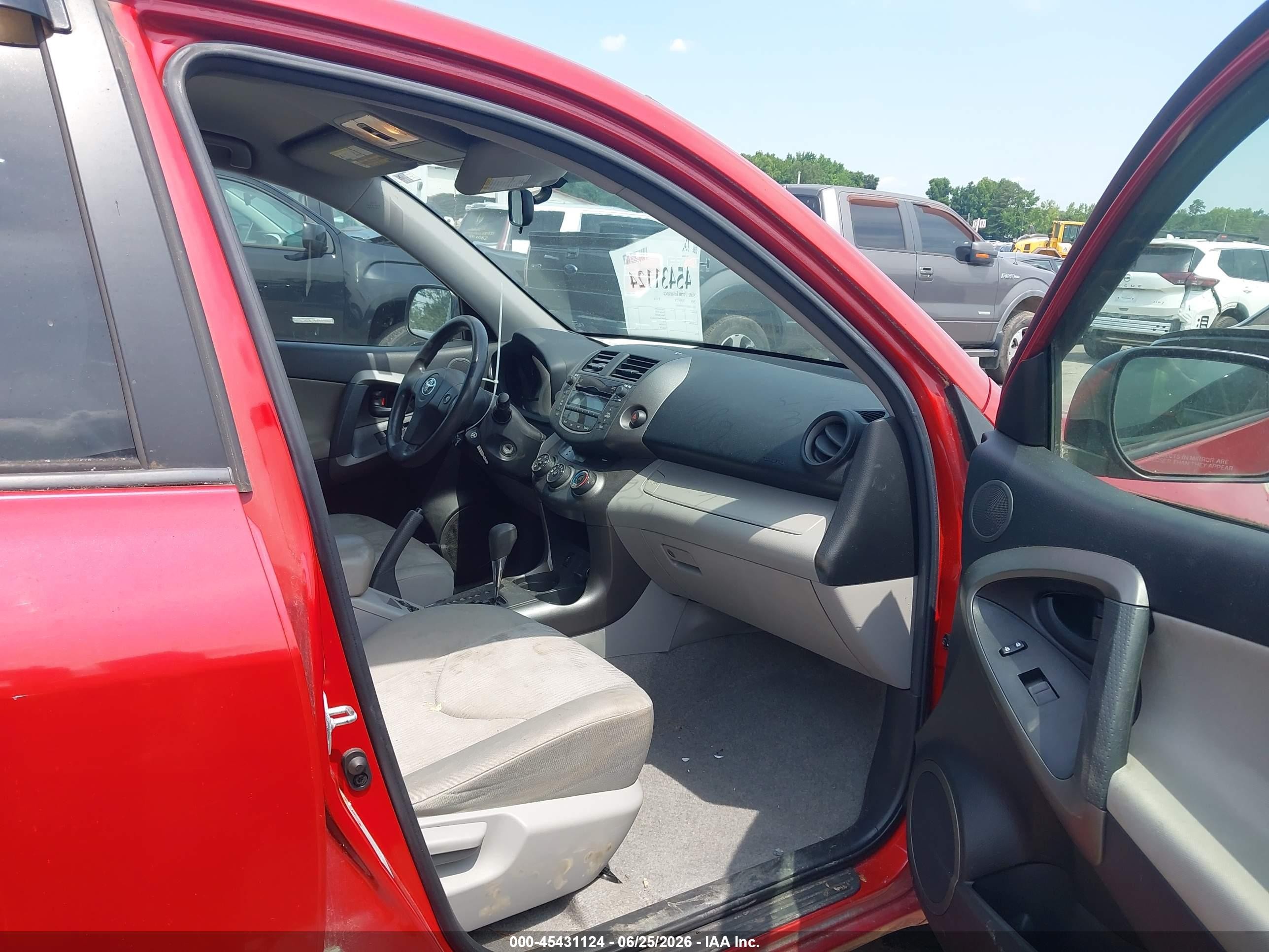 2009 Toyota Rav4 Red vin: JTMZF33V49D006811