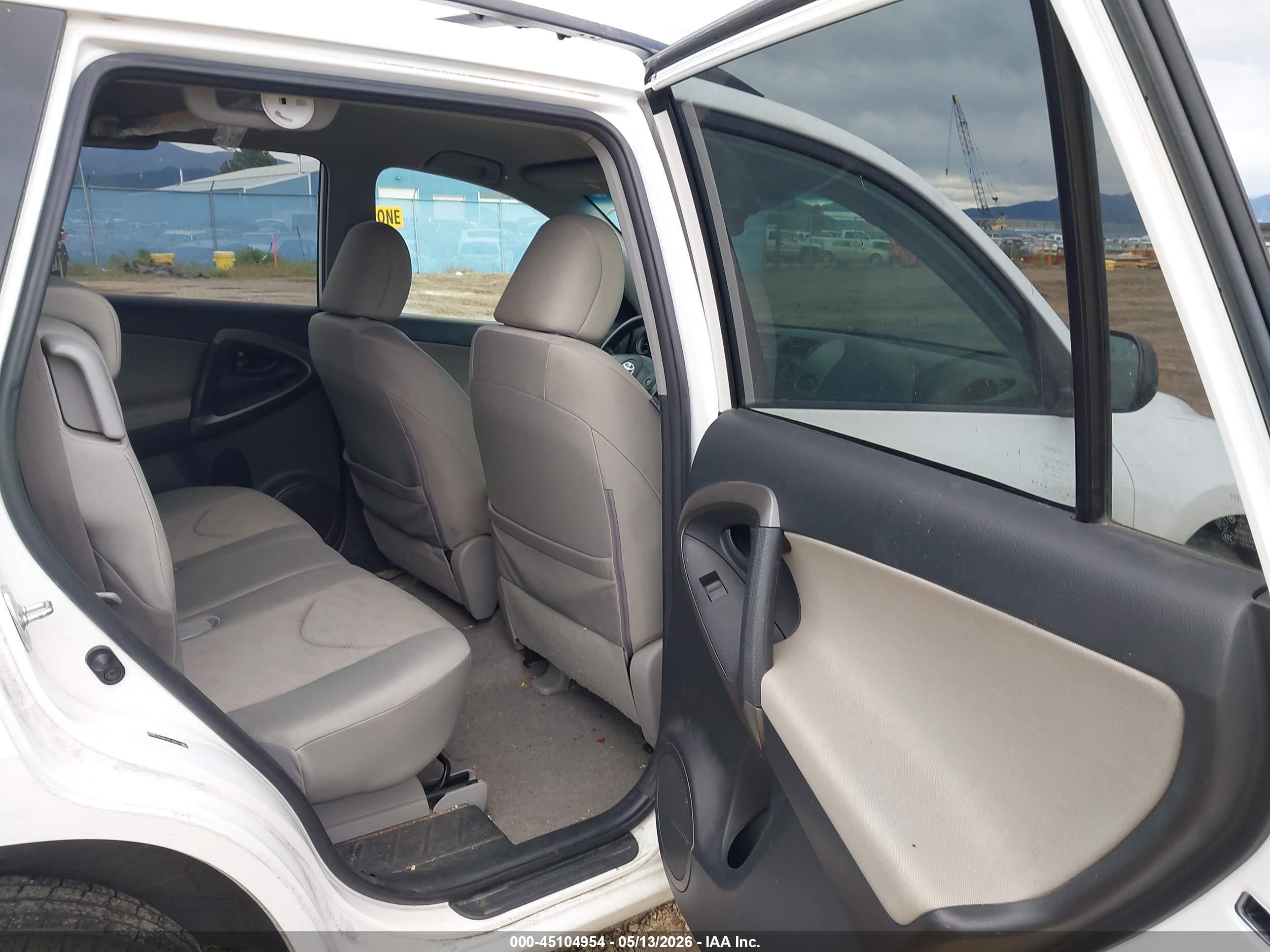 2009 Toyota Rav4   White vin: JTMZF33V49D015511