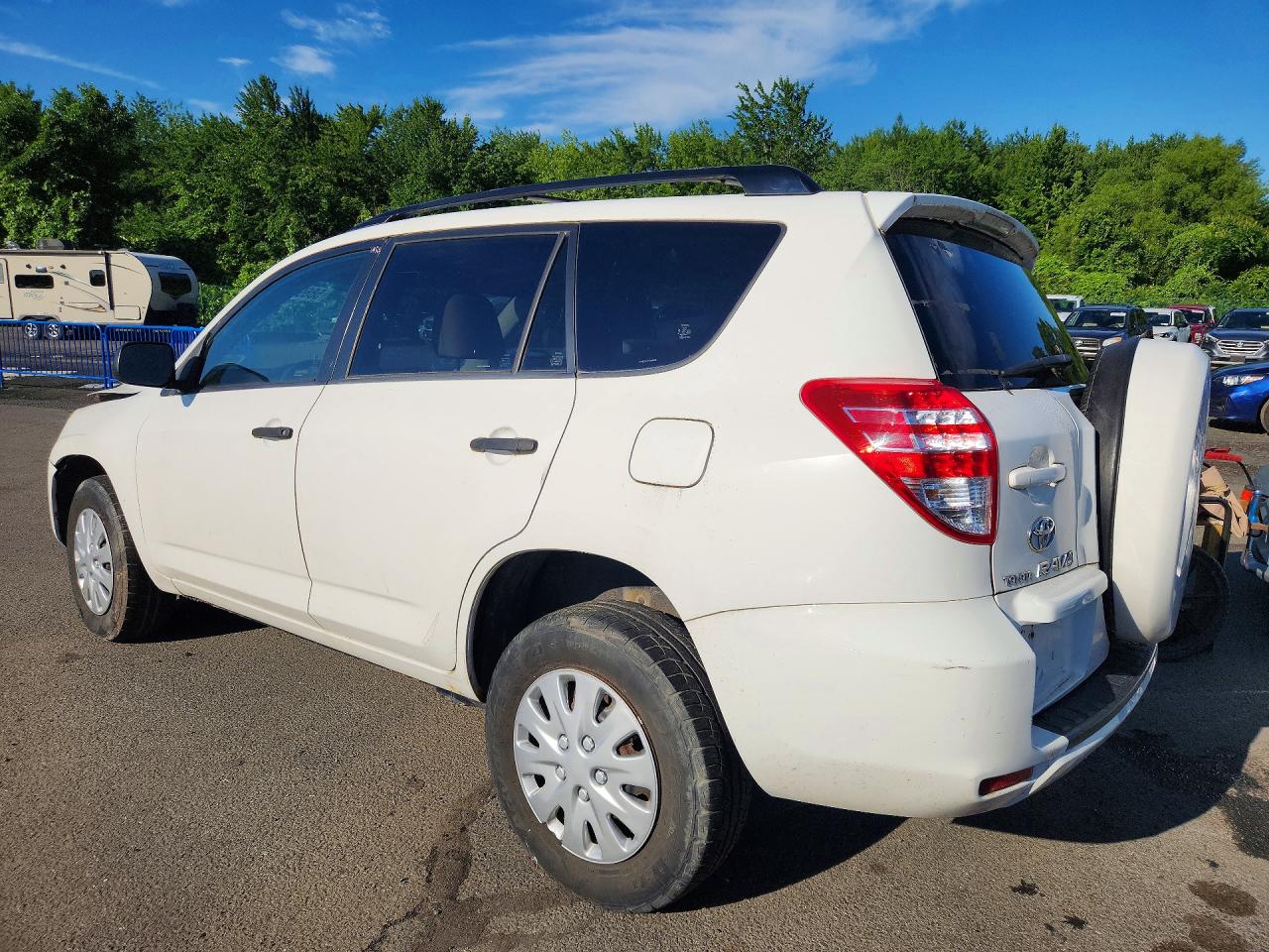 2009 Toyota Rav4 Base White vin: JTMZF33V595000686