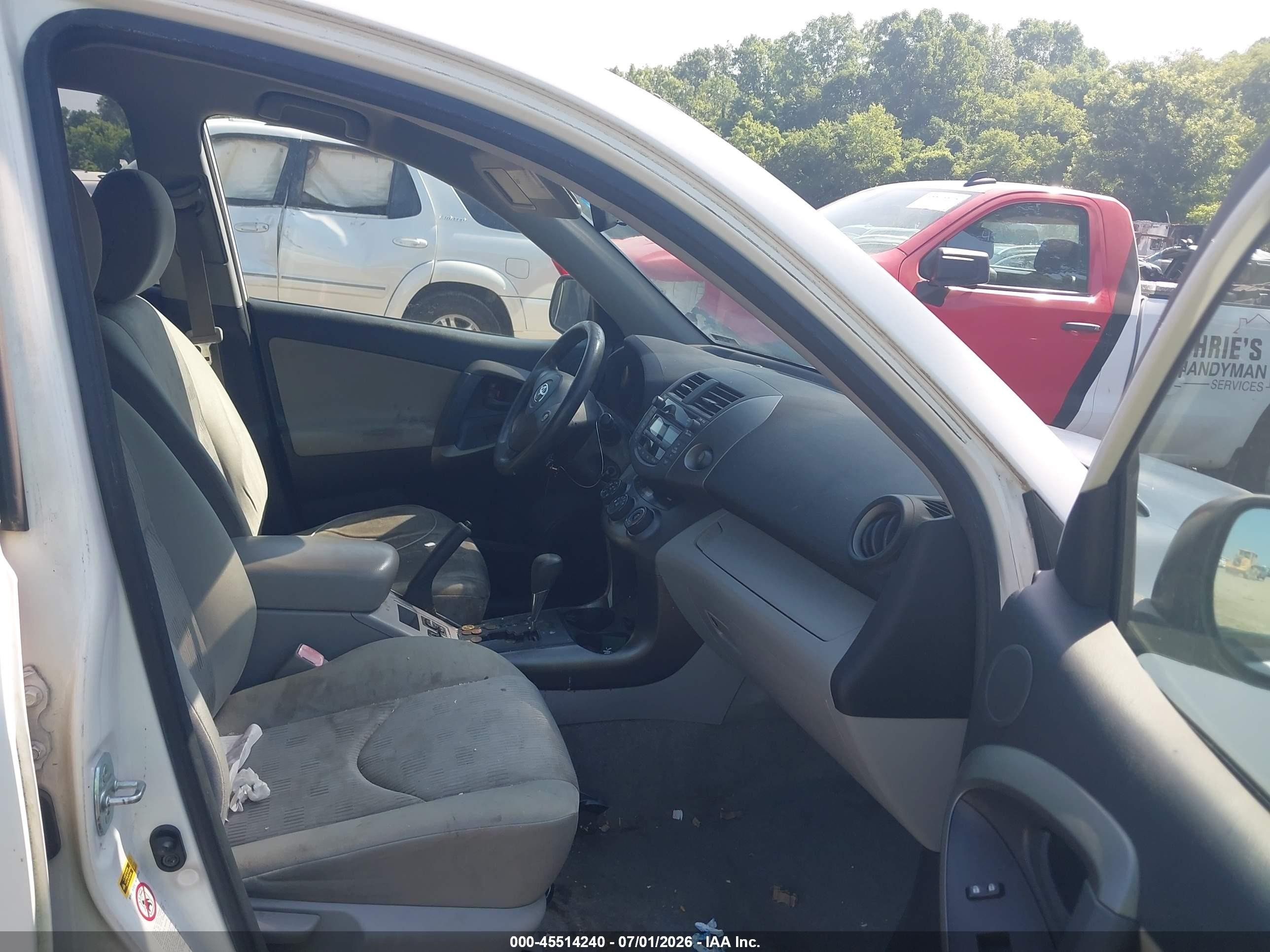 2009 Toyota Rav4   White vin: JTMZF33V695005749
