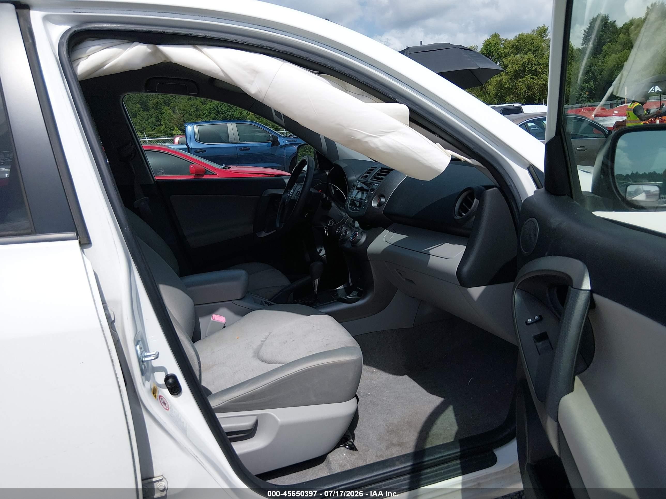 2009 Toyota Rav4   White vin: JTMZF33V79D002090