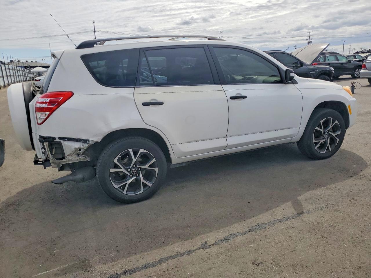 2009 Toyota Rav4 Base White vin: JTMZF33V79D004471
