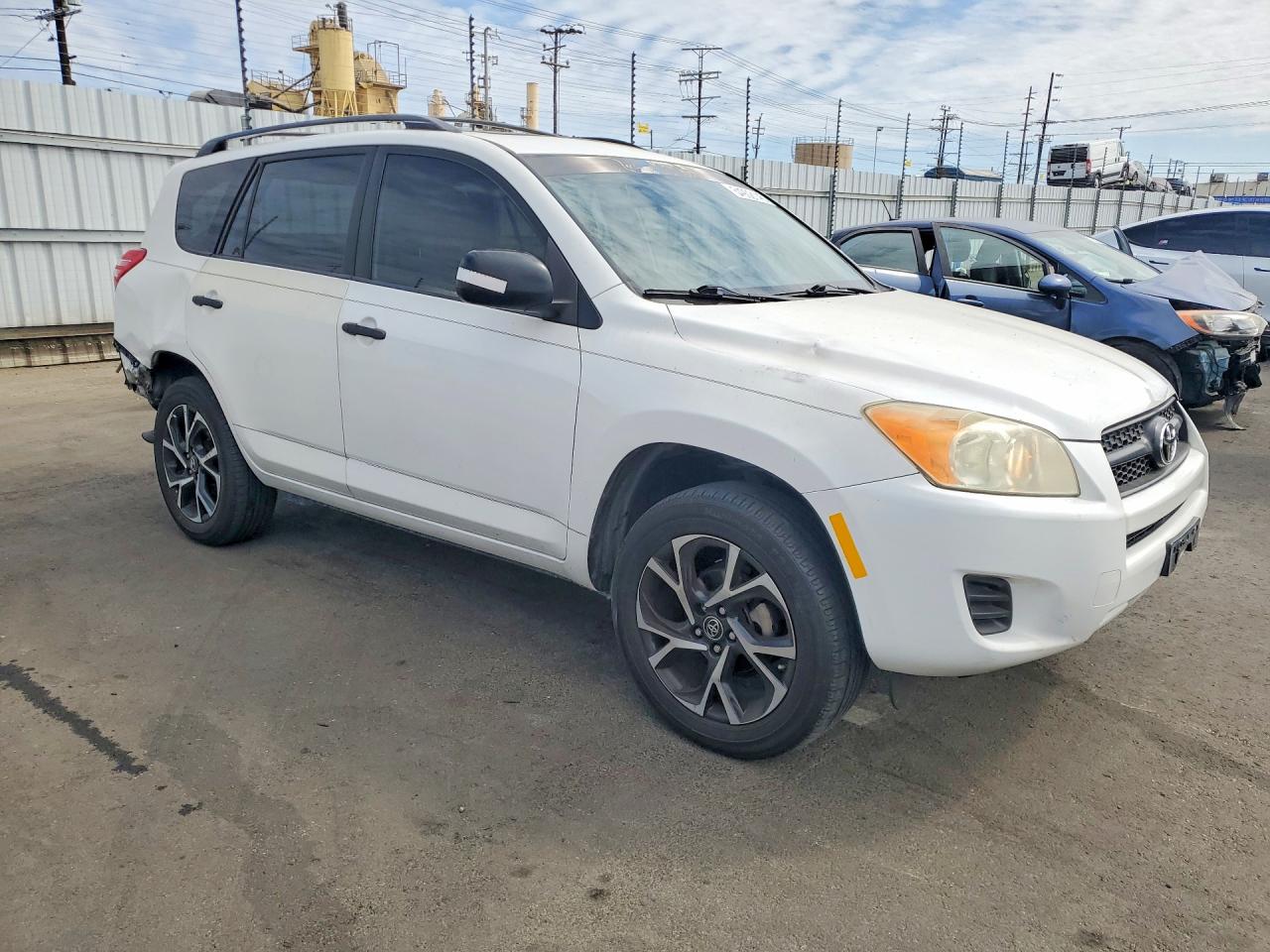 2009 Toyota Rav4 Base White vin: JTMZF33V79D004471
