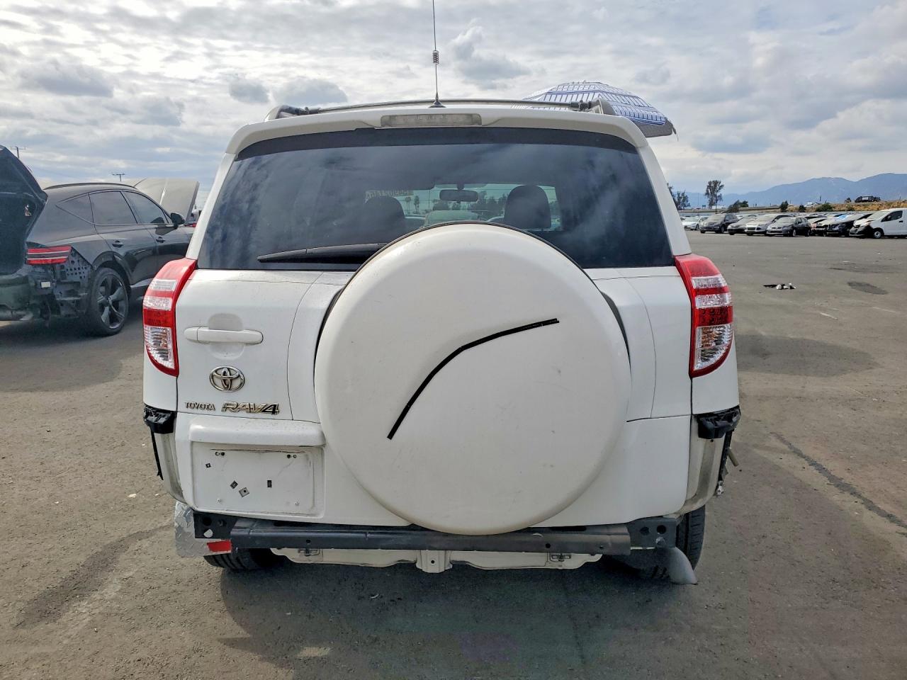 2009 Toyota Rav4 Base White vin: JTMZF33V79D004471