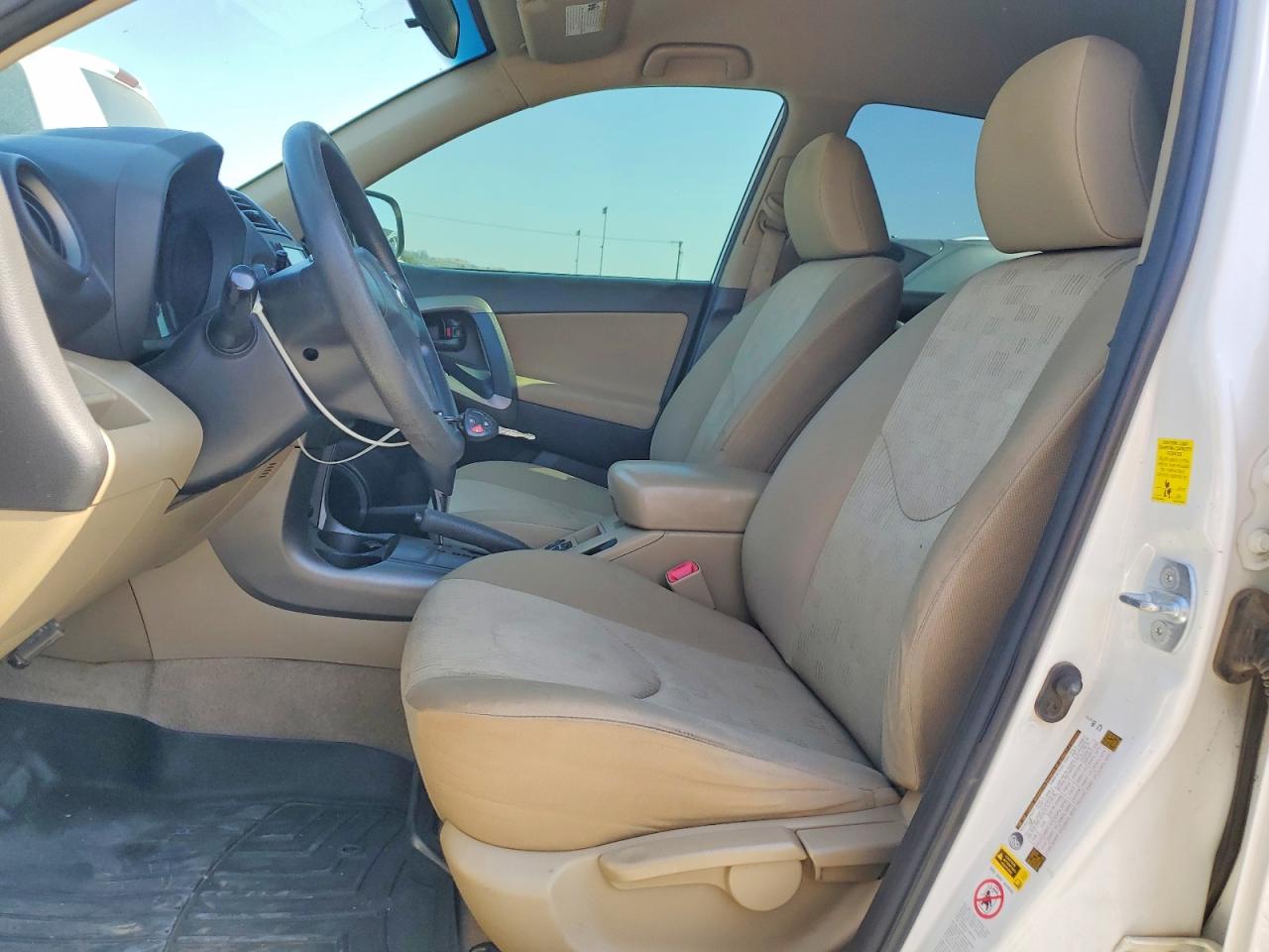 2009 Toyota Rav4 Base White vin: JTMZF33V79D014899