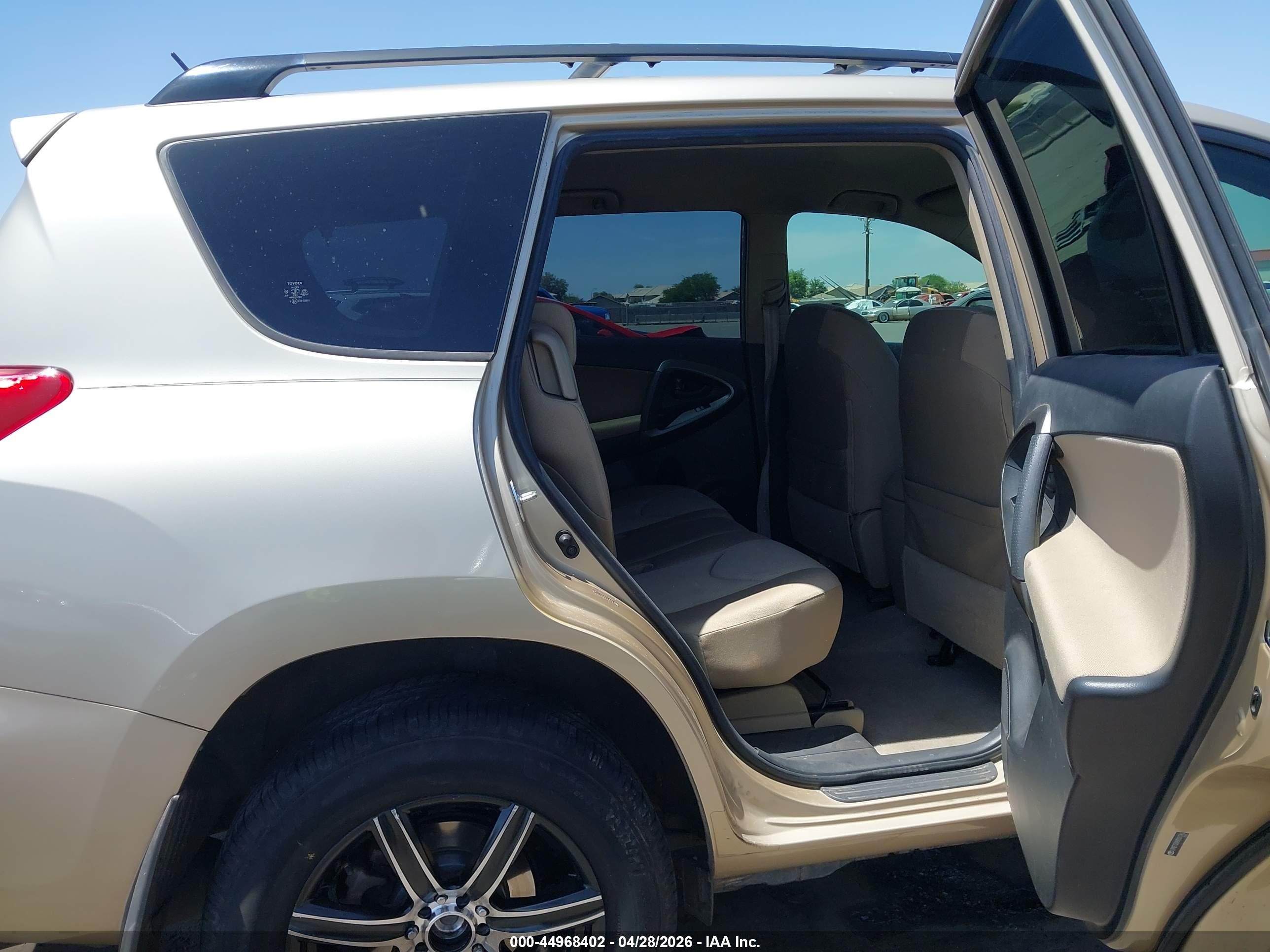 2009 Toyota Rav4   Gold vin: JTMZF33V89D013762